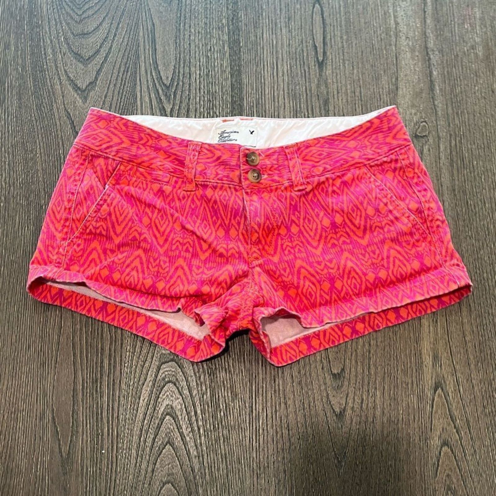 American Eagle Outfitters American Eagle Stretch Shorts Pink Orange Aztec Print Size 0 Size 25" / US 0 / IT 36 - 1 Thumbnail