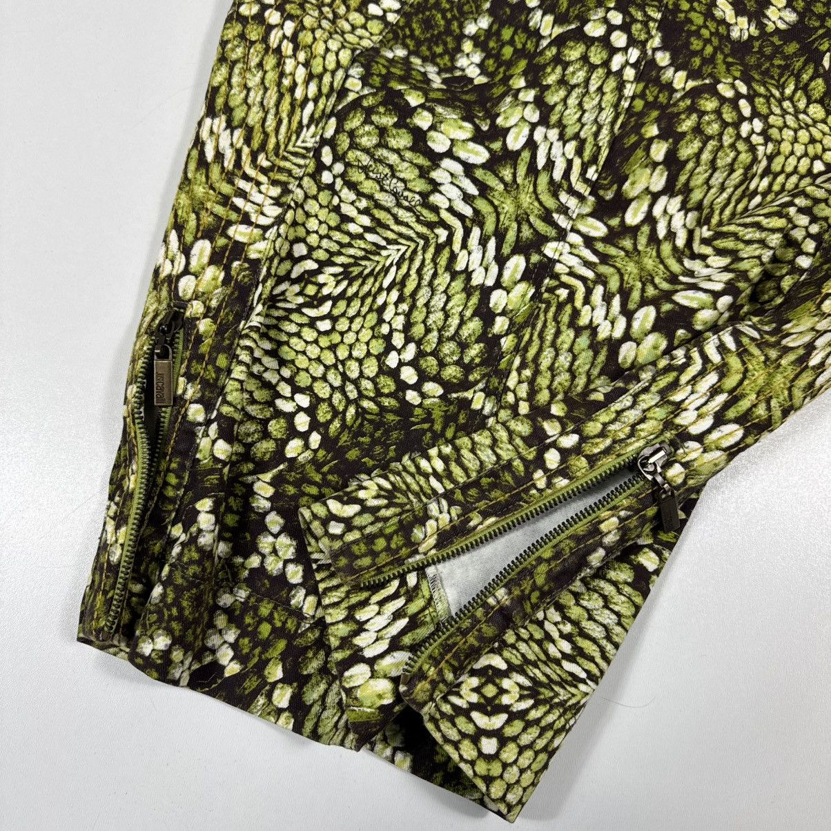 Roberto Cavalli roberto cavalli skirt just cavalli crocodile color rare Size 30" / US 8 / IT 44 - 3 Thumbnail