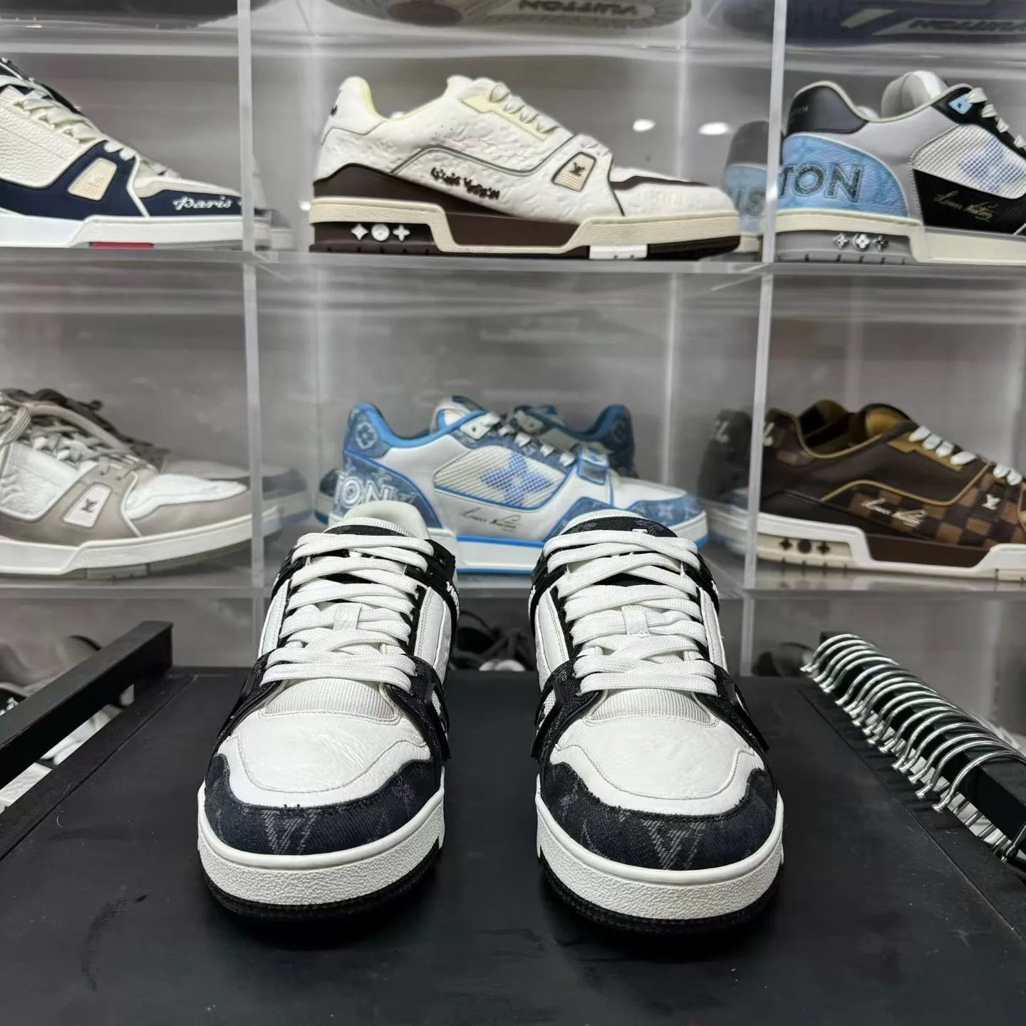 Louis Vuitton LV Trainer Panda Embossed Low Top Unisex White/Black UK6 Size US 7 / EU 40 - 5 Thumbnail