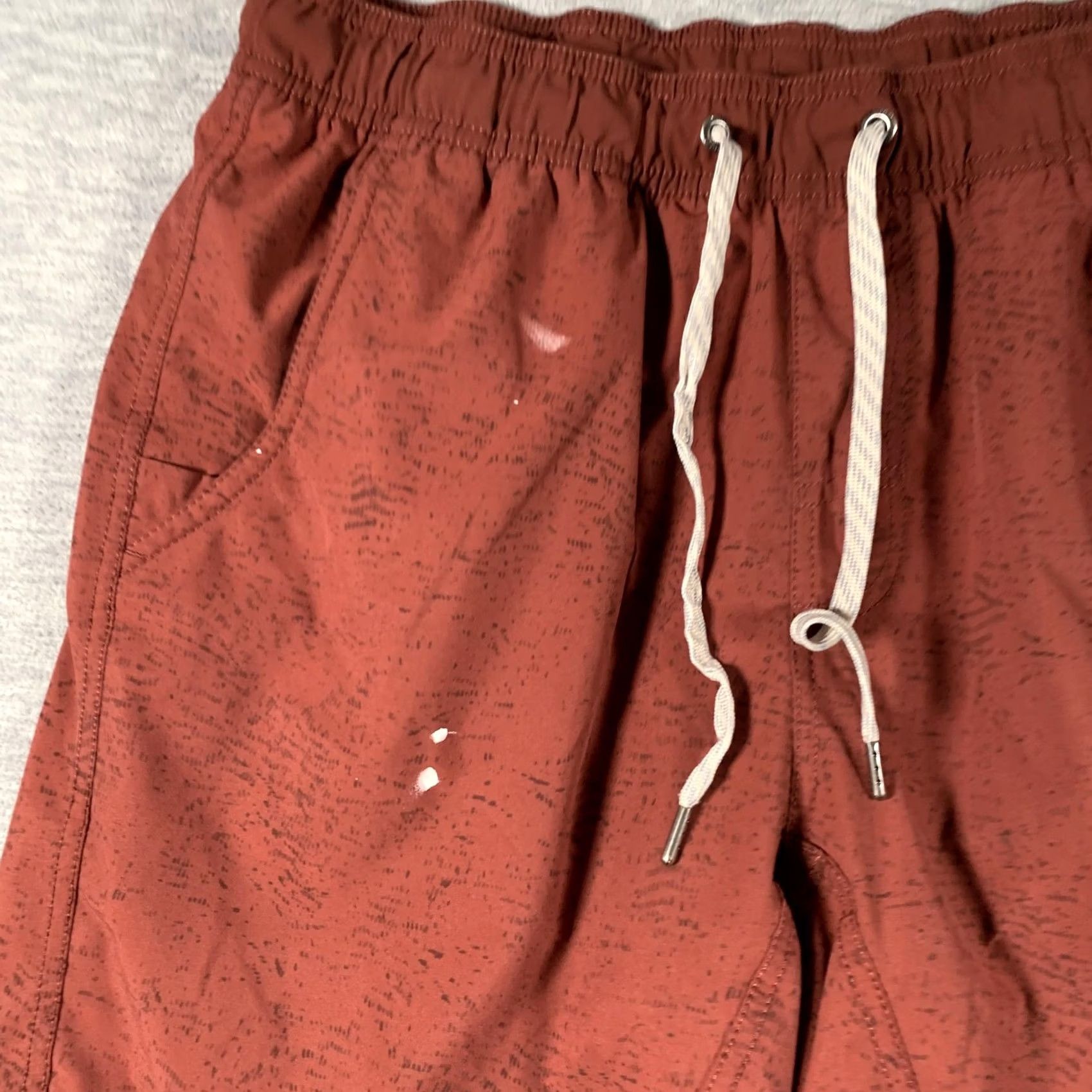 Vuori Vuori Swim Shorts Mens Medium Red Solid Elastic Waist Drawstring Trunks Pockets Size US 31 - 3 Thumbnail