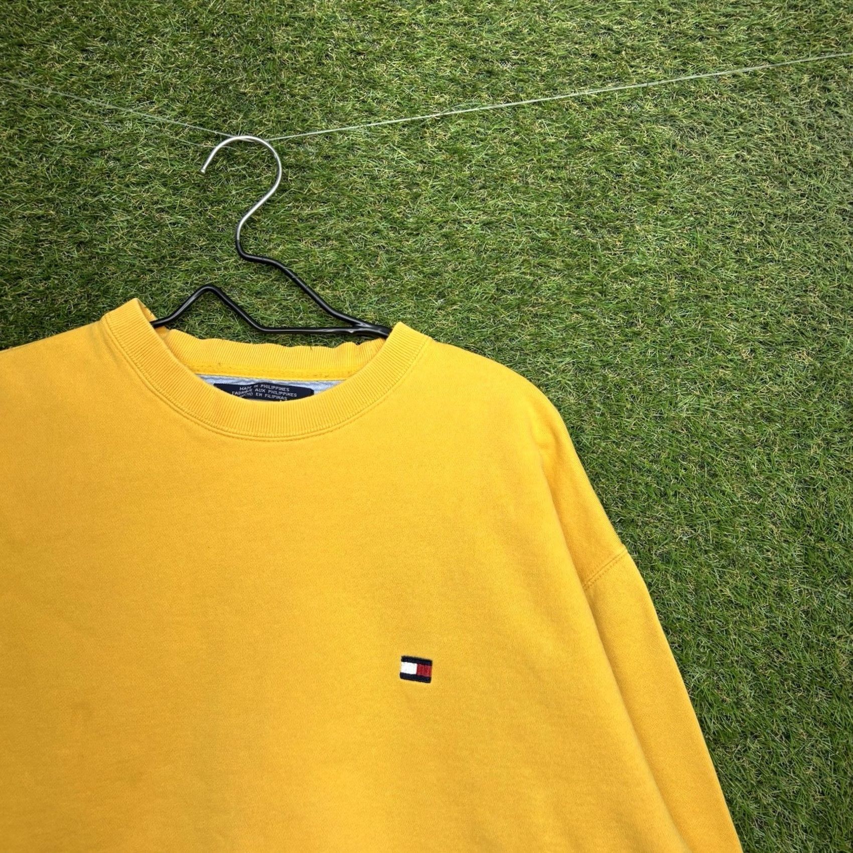 Tommy Hilfiger VINTAGE Tommy Hilfiger Sweatshirt Mens XL Embroidered Crewneck Yellow 90s Size US XL / EU 56 / 4 - 2 Thumbnail