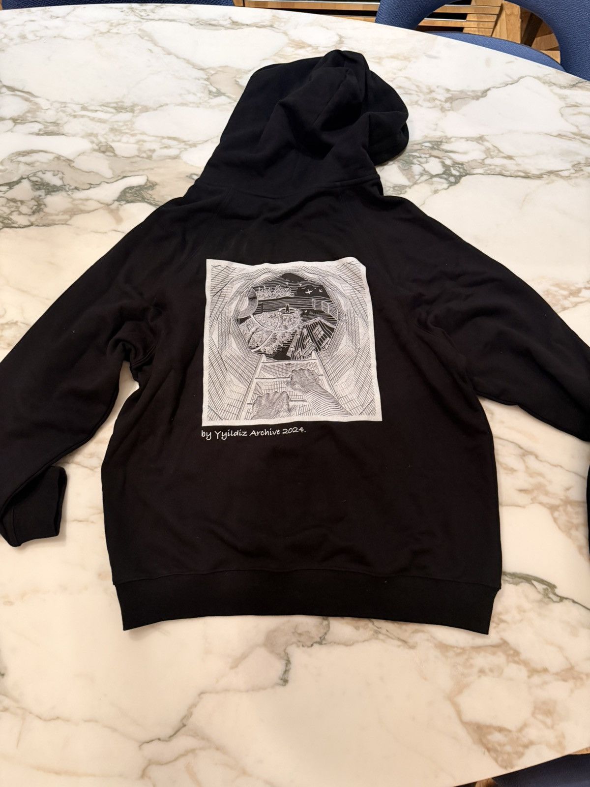 Other Black zip-up hoodie with white doves Size US M / EU 48-50 / 2 - 4 Thumbnail