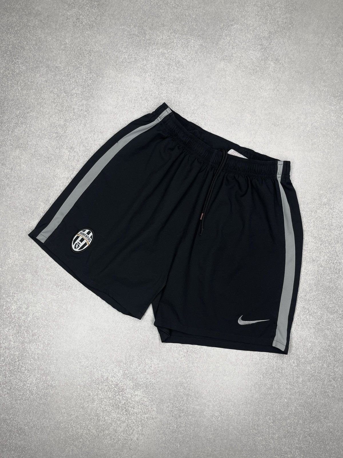 Nike Vintage Nike Juventus Training Football Shorts Black Size US 34 / EU 50 - 1 Thumbnail