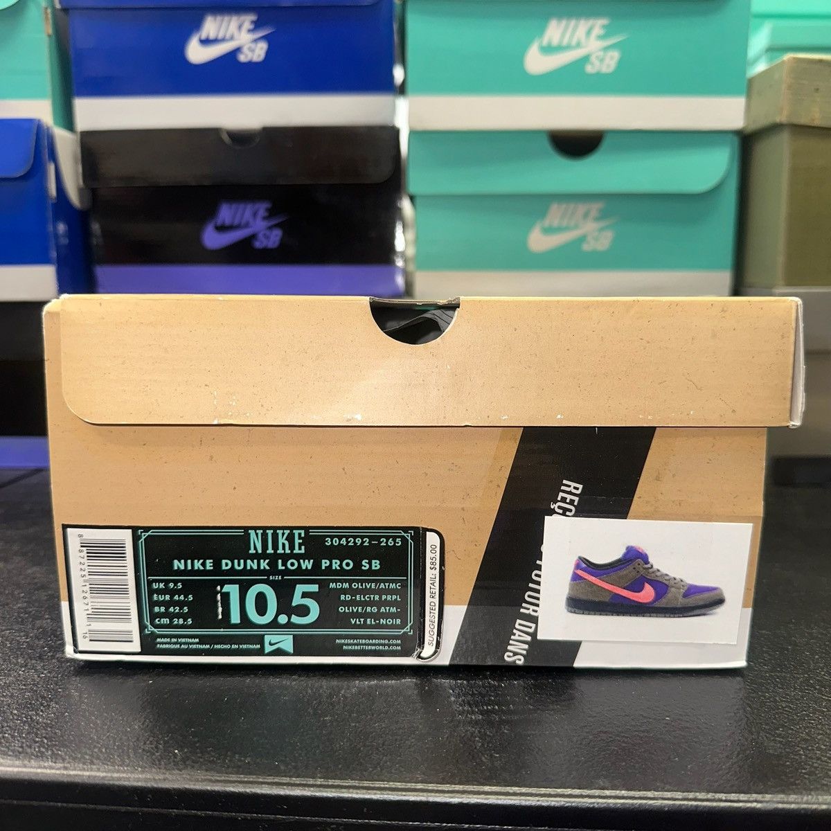Nike Size 10.5 - Nike Dunk Pro SB Low Medium Olive Atomic Red Size US 10.5 / EU 43-44 - 7 Thumbnail