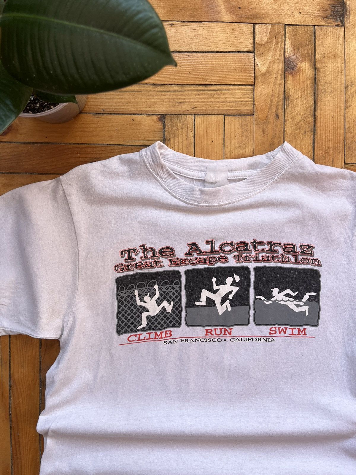 Vintage Vintage Funny Streetwear Great Escape Triathlon T-shirt Size US S / EU 44-46 / 1 - 2 Thumbnail