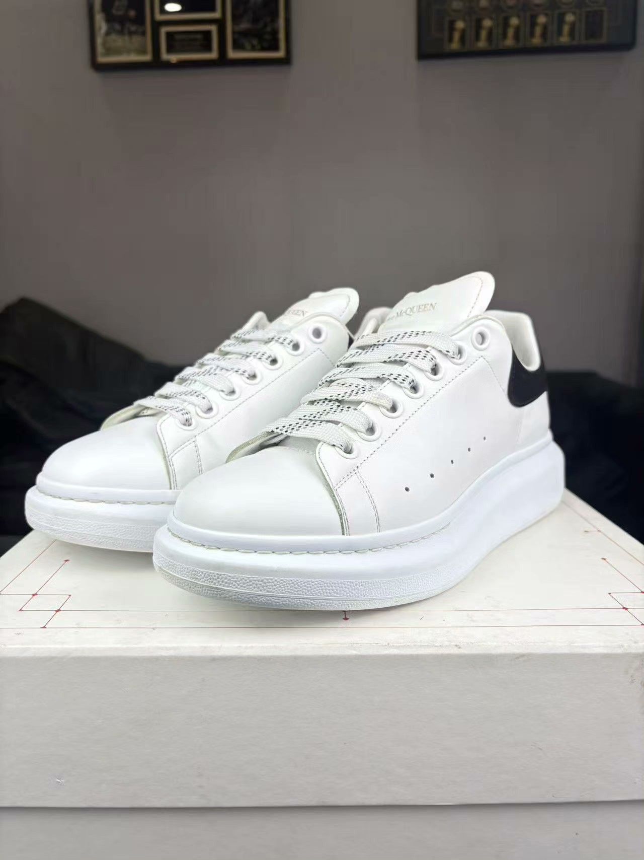 Alexander McQueen Alexander McQueen Black Lowtop Sneakers 40 Men Size US 7.5 / EU 40-41 - 1 Thumbnail