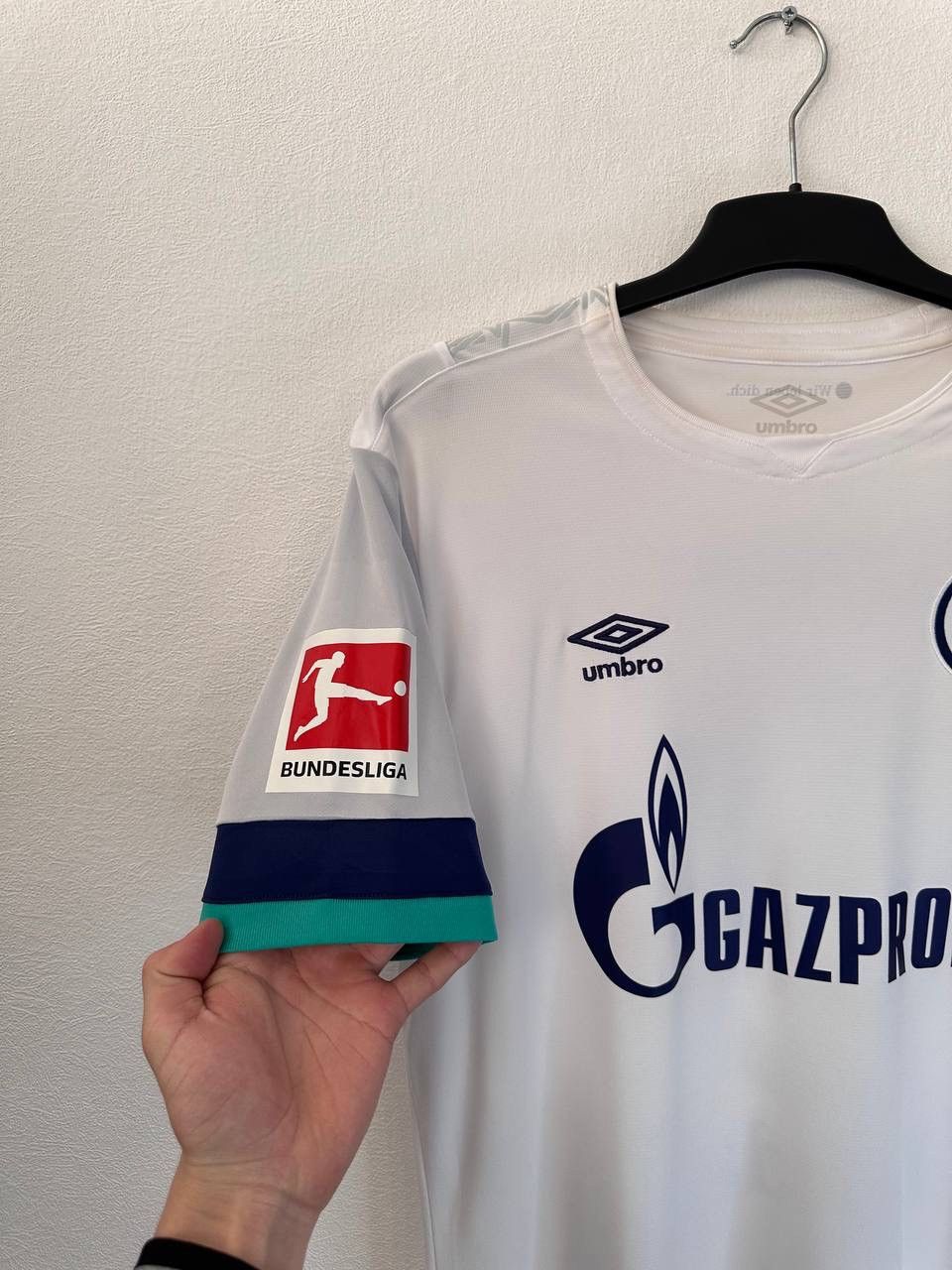 Umbro FC Schalke 04 Away Soccer Jersey Umbro Gazprom Serdar #8 Size US L / EU 52-54 / 3 - 4 Thumbnail