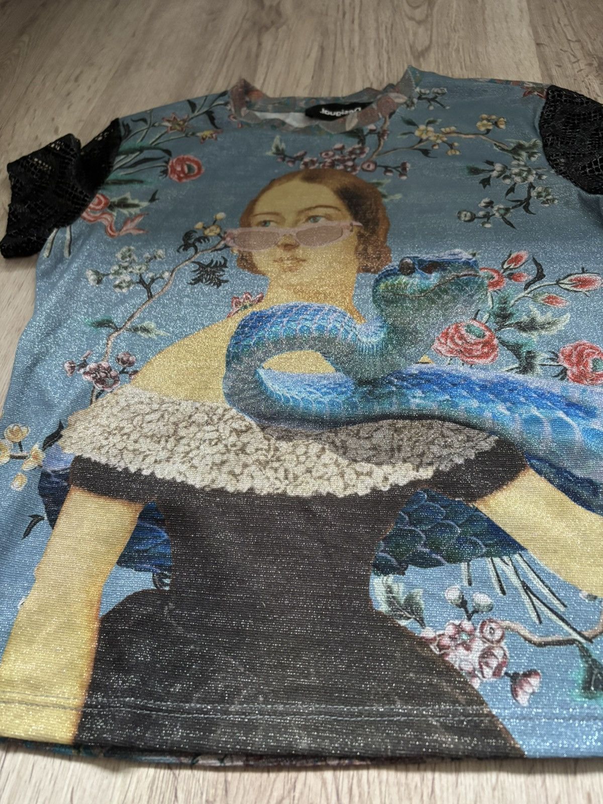 Desigual Desigual Filipa Glossy Art Collage Print Tshirt Size XS / US 0-2 / IT 36-38 - 12 Thumbnail