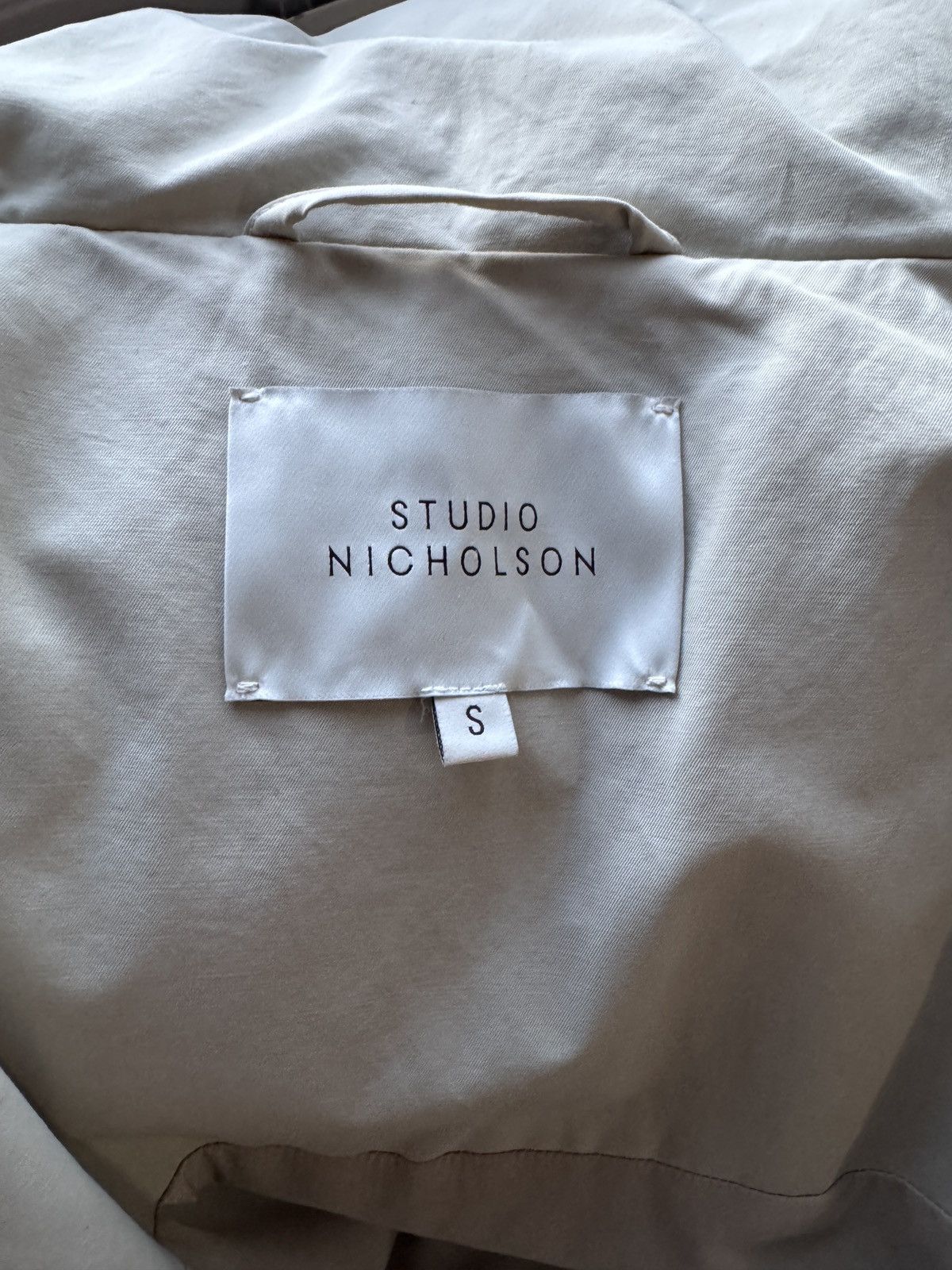Studio Nicholson Studio Nicholson Oject Eco-down jacket in stone Size US S / EU 44-46 / 1 - 3 Thumbnail