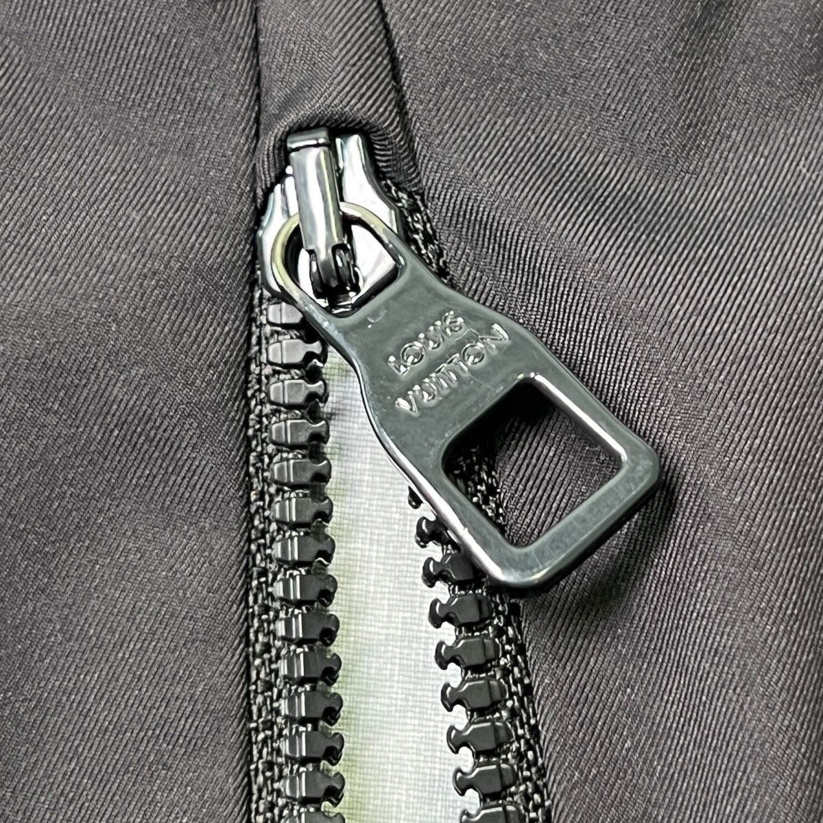Louis Vuitton LOUIS VUITTON 23SS Padded Jacket & Nylon Track Pants Set-up Size US L / EU 52-54 / 3 - 22 Thumbnail