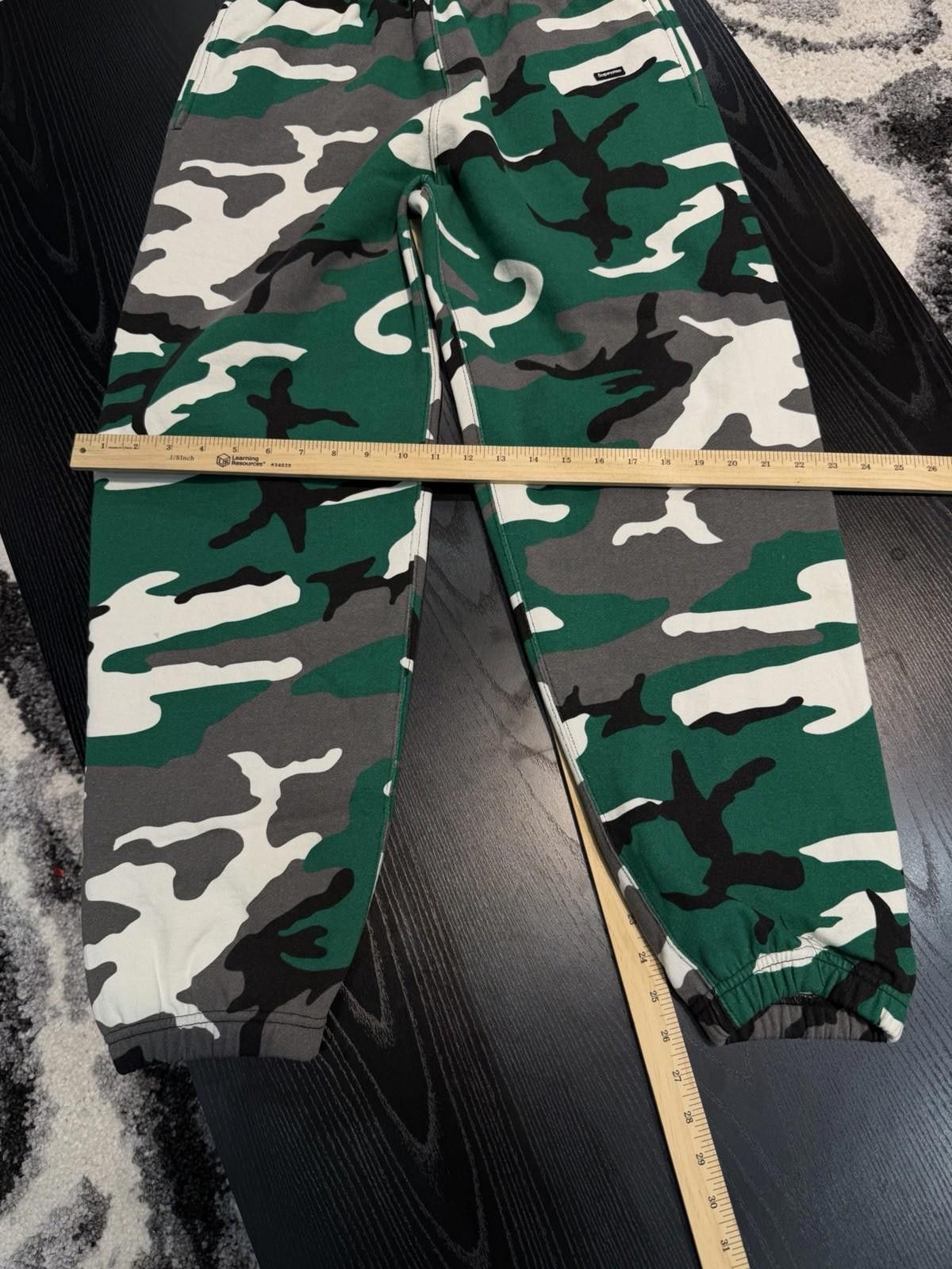 Supreme Supreme Small Box Sweatpant Green Camo Brand New Size US 30 / EU 46 - 10 Thumbnail