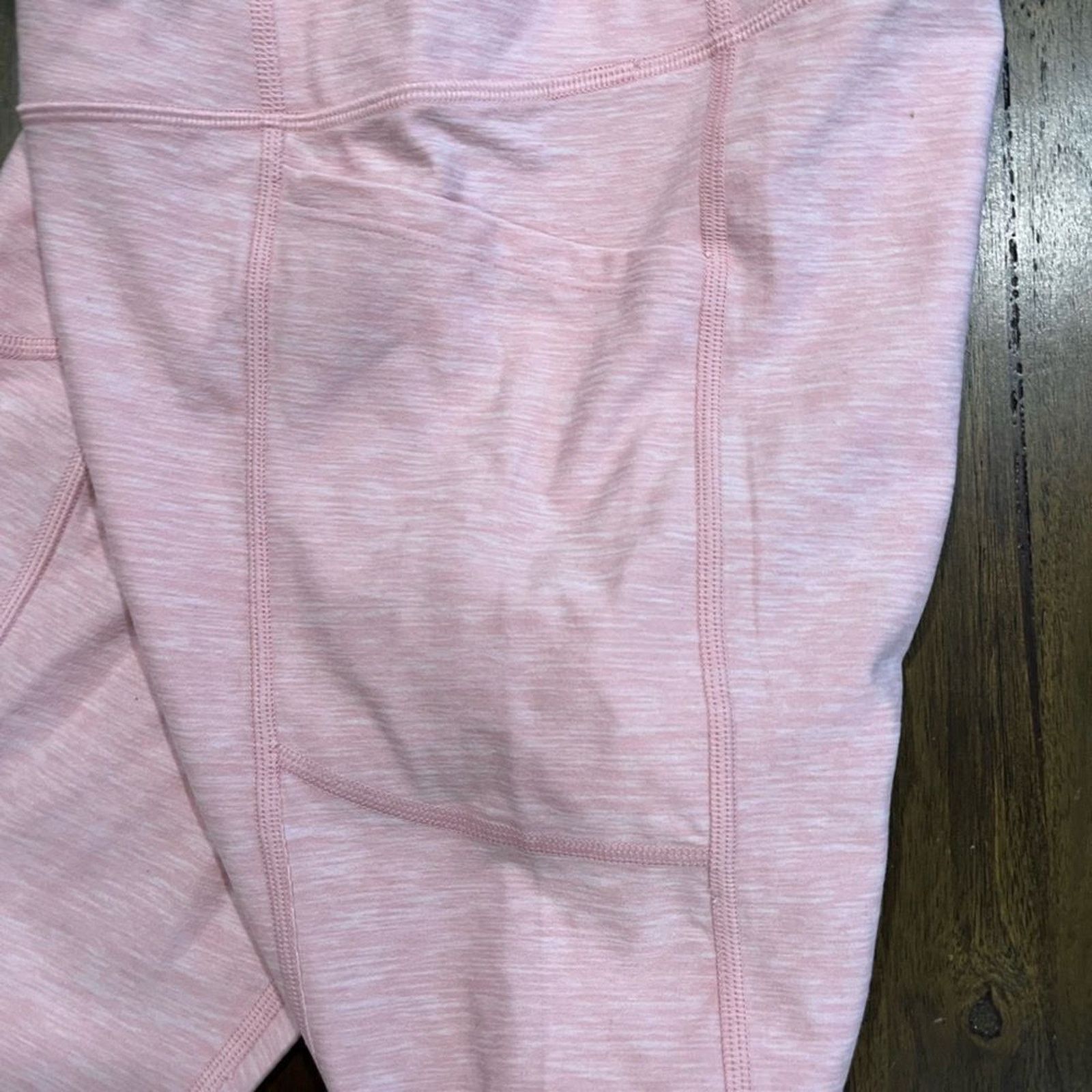 Victoria's Secret NWOT Victoria's Secret Athletic Ankle Length Leggings Sz 12 Size 34" / US 12 / IT 48 - 8 Thumbnail