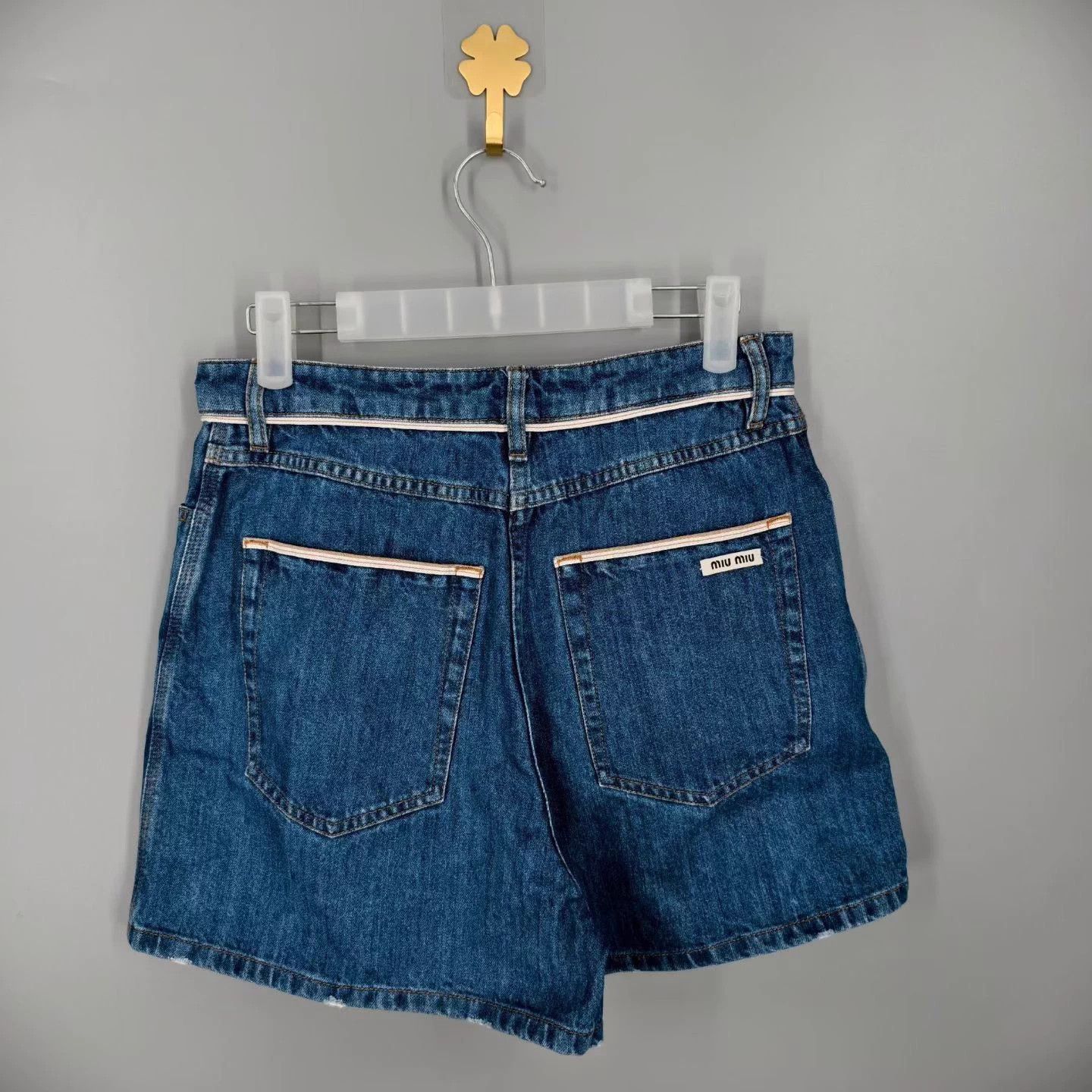 Miu Miu MIU MIU Letter Logo Shorts Size 26 99% Condition Size 26" / US 2 / IT 38 - 2 Thumbnail