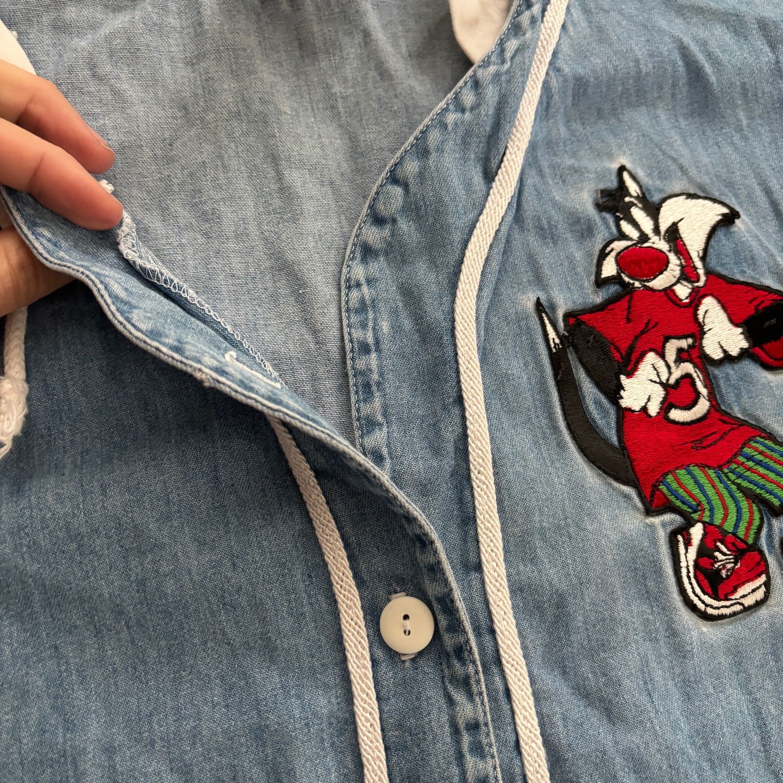 Vintage Vintage 90s Sylvester Looney Tunes Denim Button Up Hoodie M Size US M / EU 48-50 / 2 - 4 Thumbnail