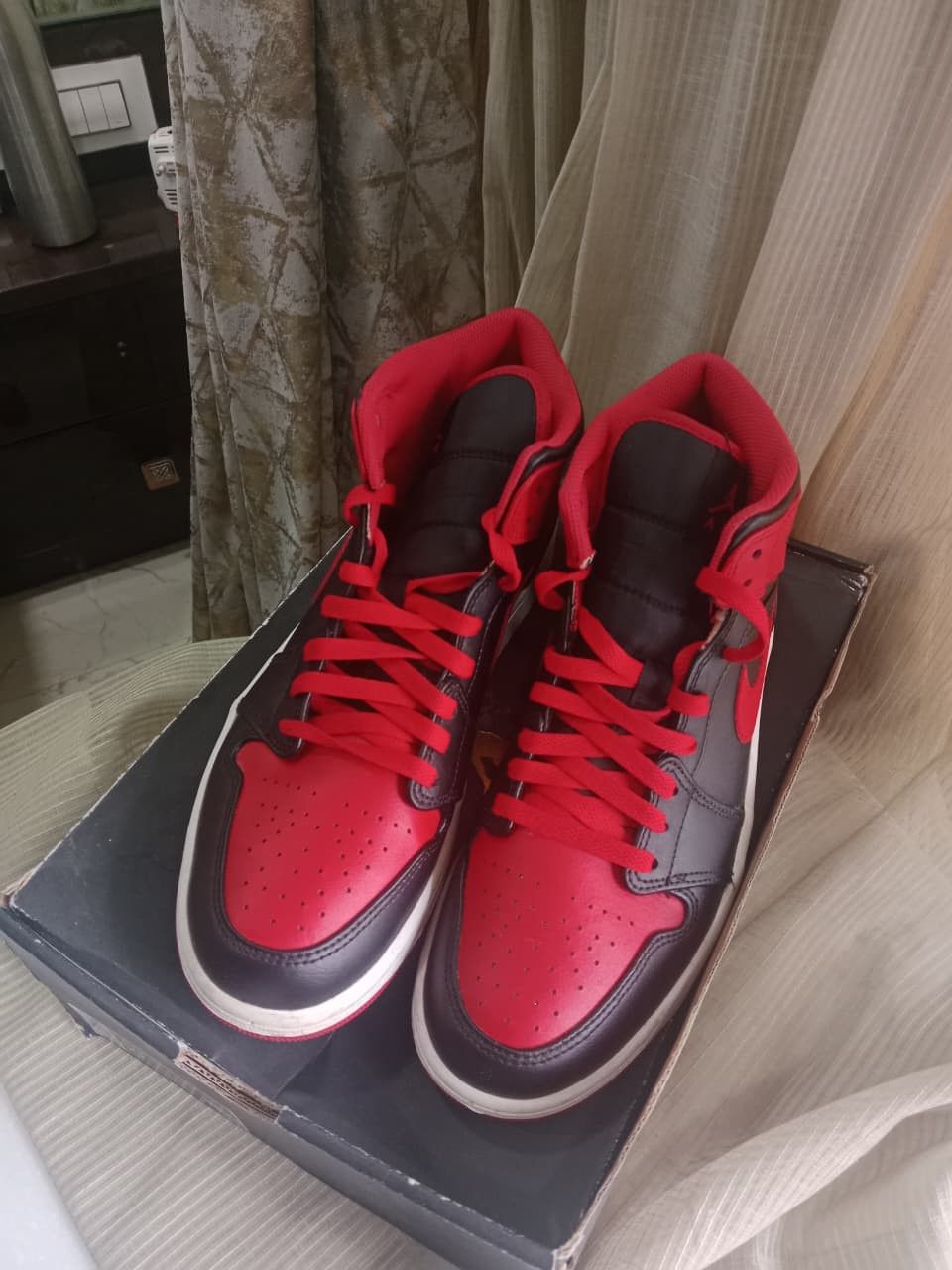 Nike NIKE AIR JORDAN MID 1 Size US 8.5 / EU 41-42 - 3 Thumbnail