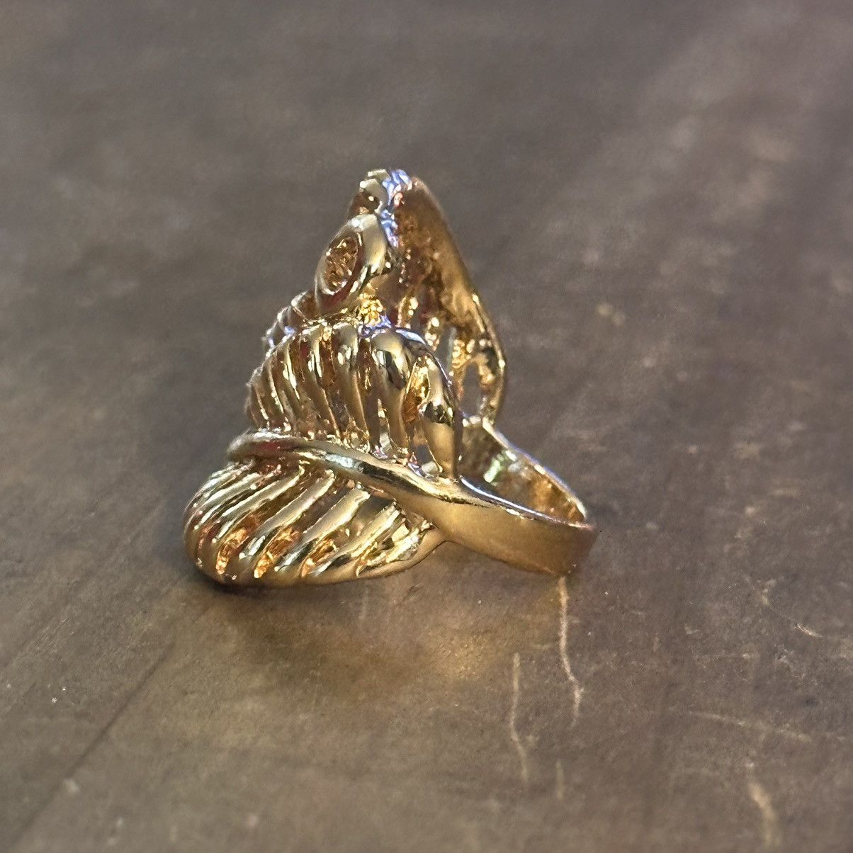 Other Gold tone wrapped filigree leaf ring Size ONE SIZE - 6 Thumbnail
