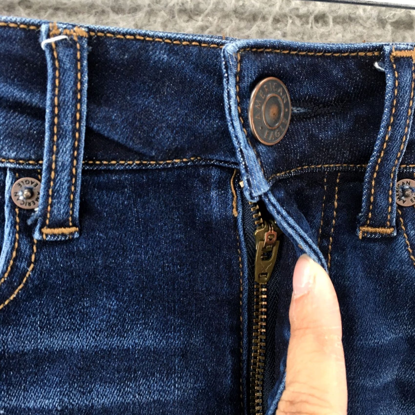 American Eagle Outfitters American Eagle Outfitters Mini Skirt Womens 00 Blue Dark Wash Denim Zip Pocket Pockets Comfort Classic 90s Style? Size 24" / US 00 / IT 34 - 3 Thumbnail