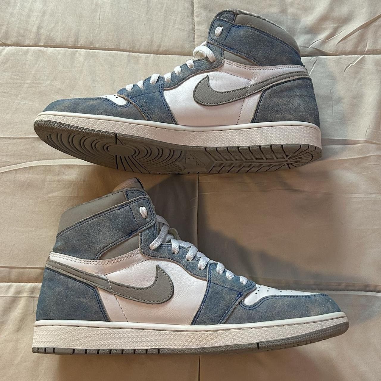 Jordan Brand Jordan 1 Retro Hyper Royal Size US 12 / EU 45 - 9 Thumbnail