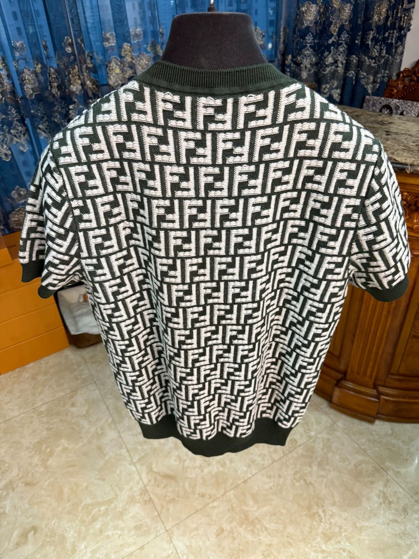 Fendi FENDI Full Logo Wool SS Tee Size 48 Dark Green w/ White Logo Size US M / EU 48-50 / 2 - 2 Thumbnail
