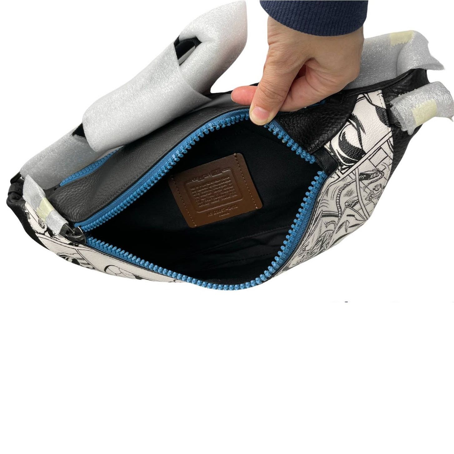 Coach Coach Marvel Belt Bag Black White Comic Book Fanny Pack Size ONE SIZE - 5 Thumbnail