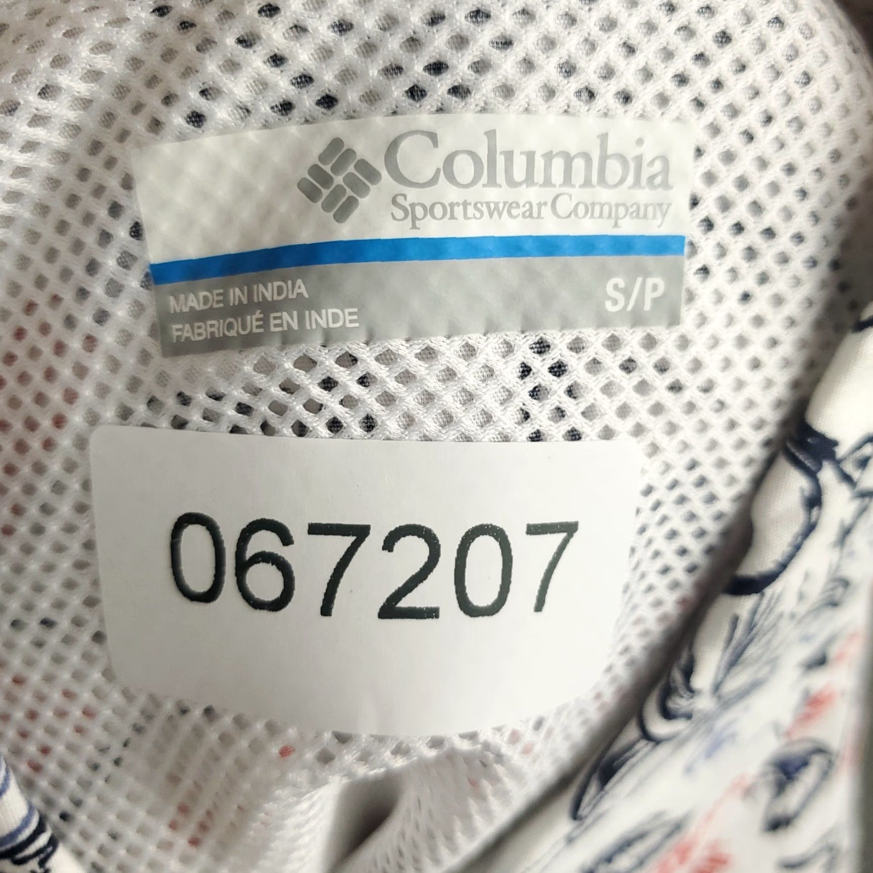 Vintage Columbia Shirt Mens Small White/Blue USA Print Button-Up Short Sleeve Size US S / EU 44-46 / 1 - 7 Thumbnail