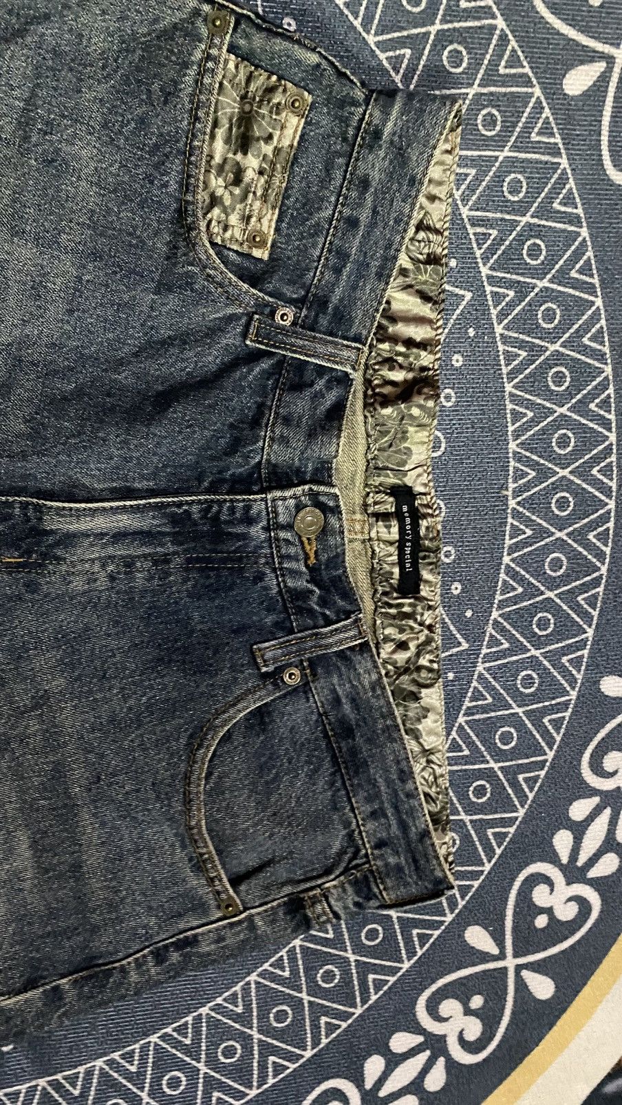 If Six Was Nine Memory Special Japanese Koi Fish Embroidery Short Jeans Size US 35 - 7 Thumbnail