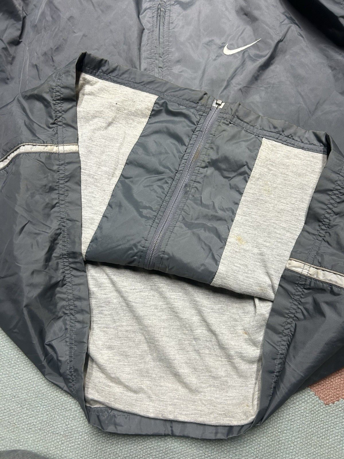 Vintage Vintage Nike hooded jacket windbreaker spell out swoosh XL Size US XL / EU 56 / 4 - 11 Thumbnail