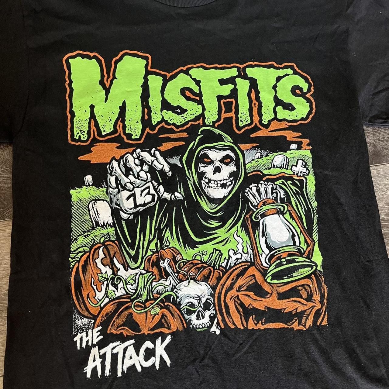 Misfits Vintage 2000s Misfits The Attack Graphic Logo Band Tee Shirt Size US S / EU 44-46 / 1 - 2 Thumbnail