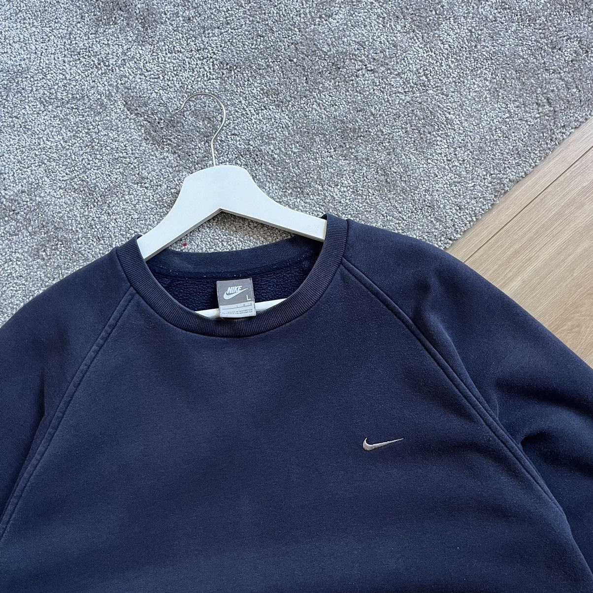 Vintage Vintage Trashed Very Faded Nike Sweatshirt Size US L / EU 52-54 / 3 - 3 Thumbnail
