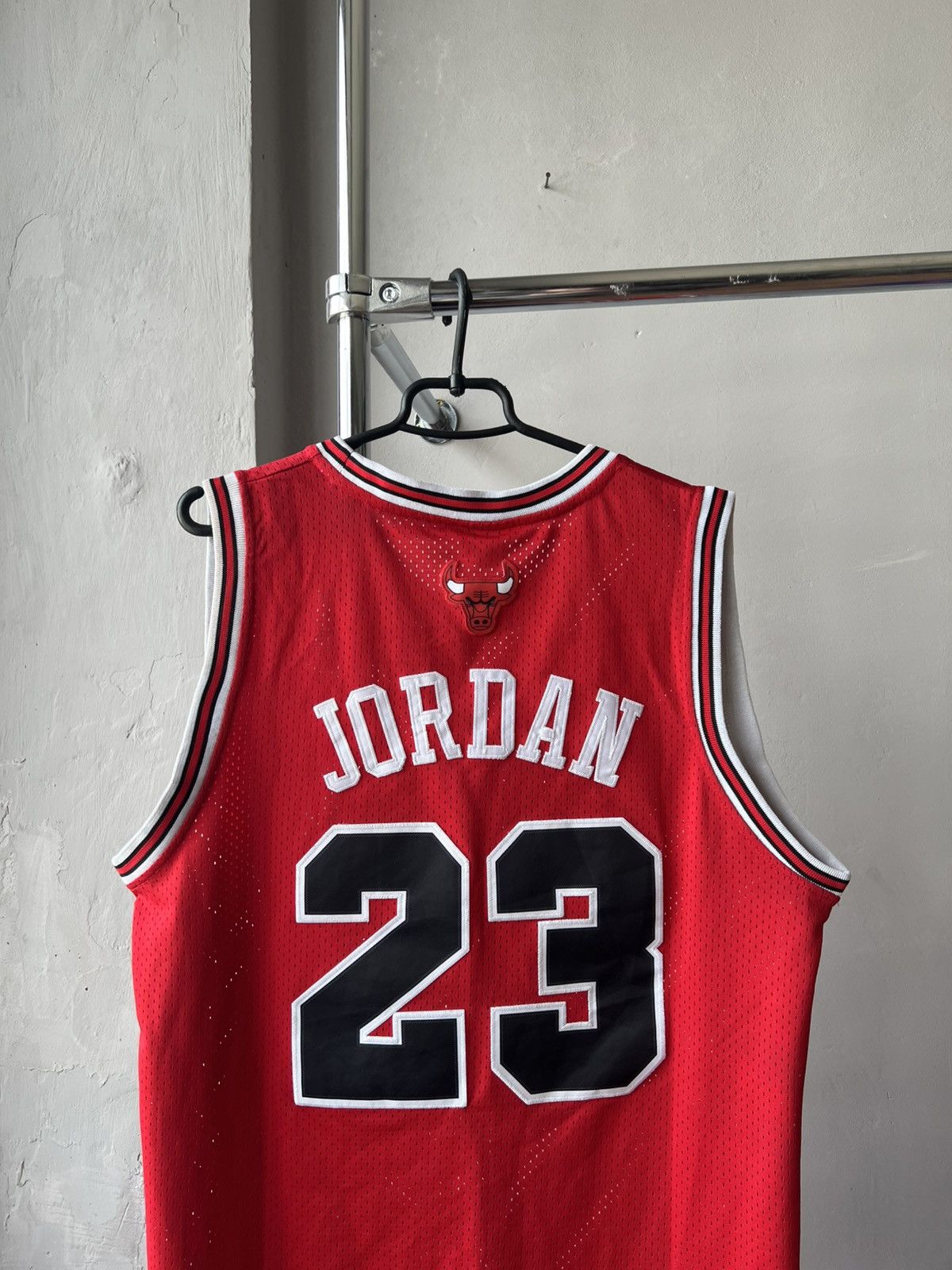NBA 90’S NBA CHICAGO BULLS #23 JORDAN VINTAGE BASKETBALL JERSEY Size US L / EU 52-54 / 3 - 12 Thumbnail