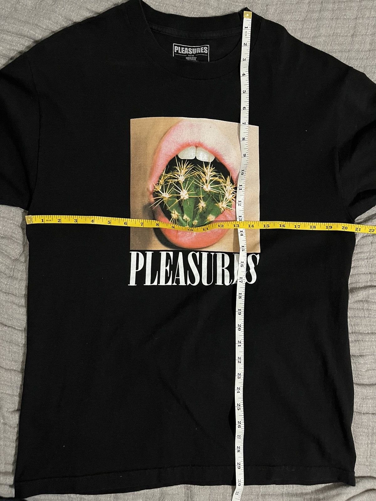 Pleasures Pleasures cactus mouth t shirt Size US L / EU 52-54 / 3 - 5 Thumbnail