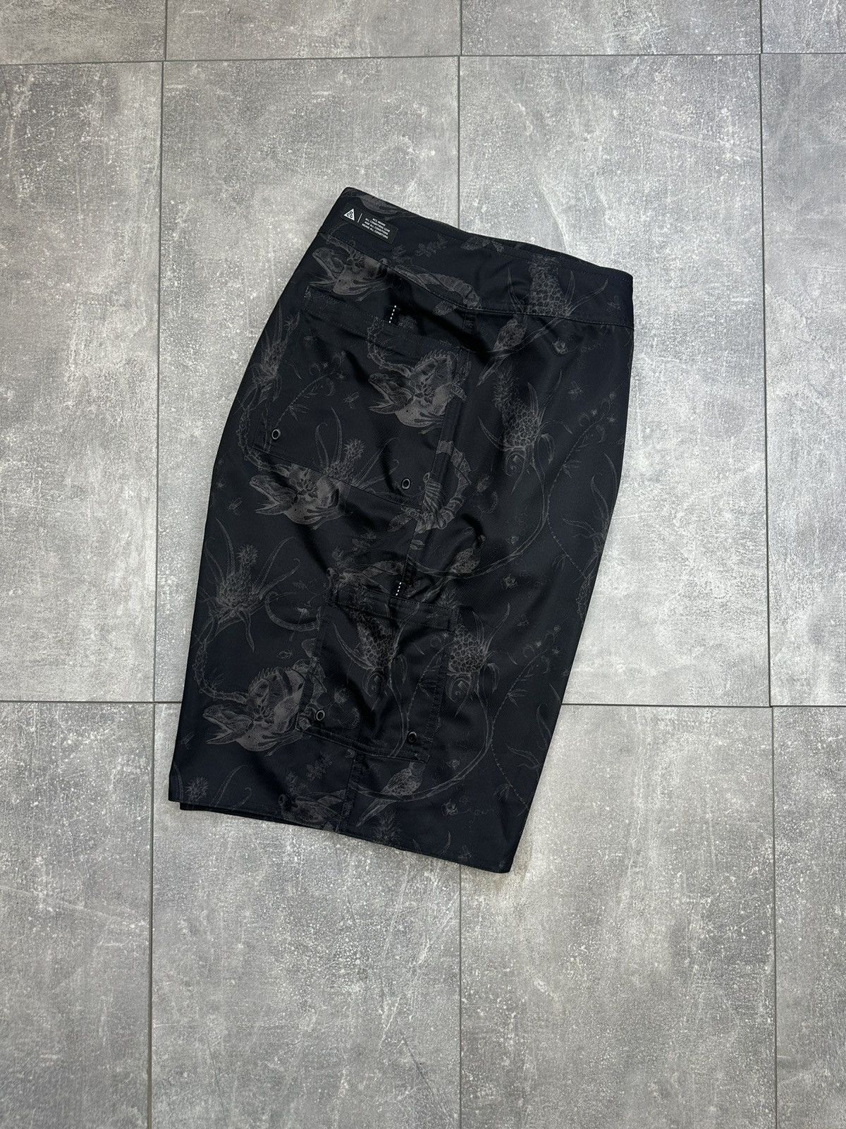 Nike Nike ACG Vintage Outdoor Fish Print Shorts Size US 38 / EU 54 - 1 Thumbnail
