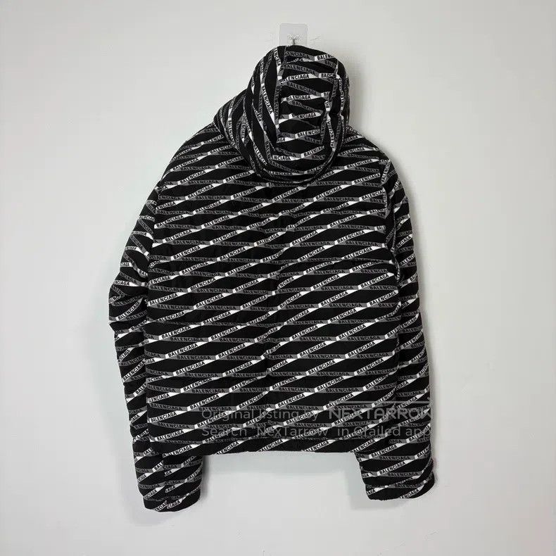 Balenciaga Balenciaga All-Over Print Puffer Jacket Size XS / US 0-2 / IT 36-38 - 2 Thumbnail