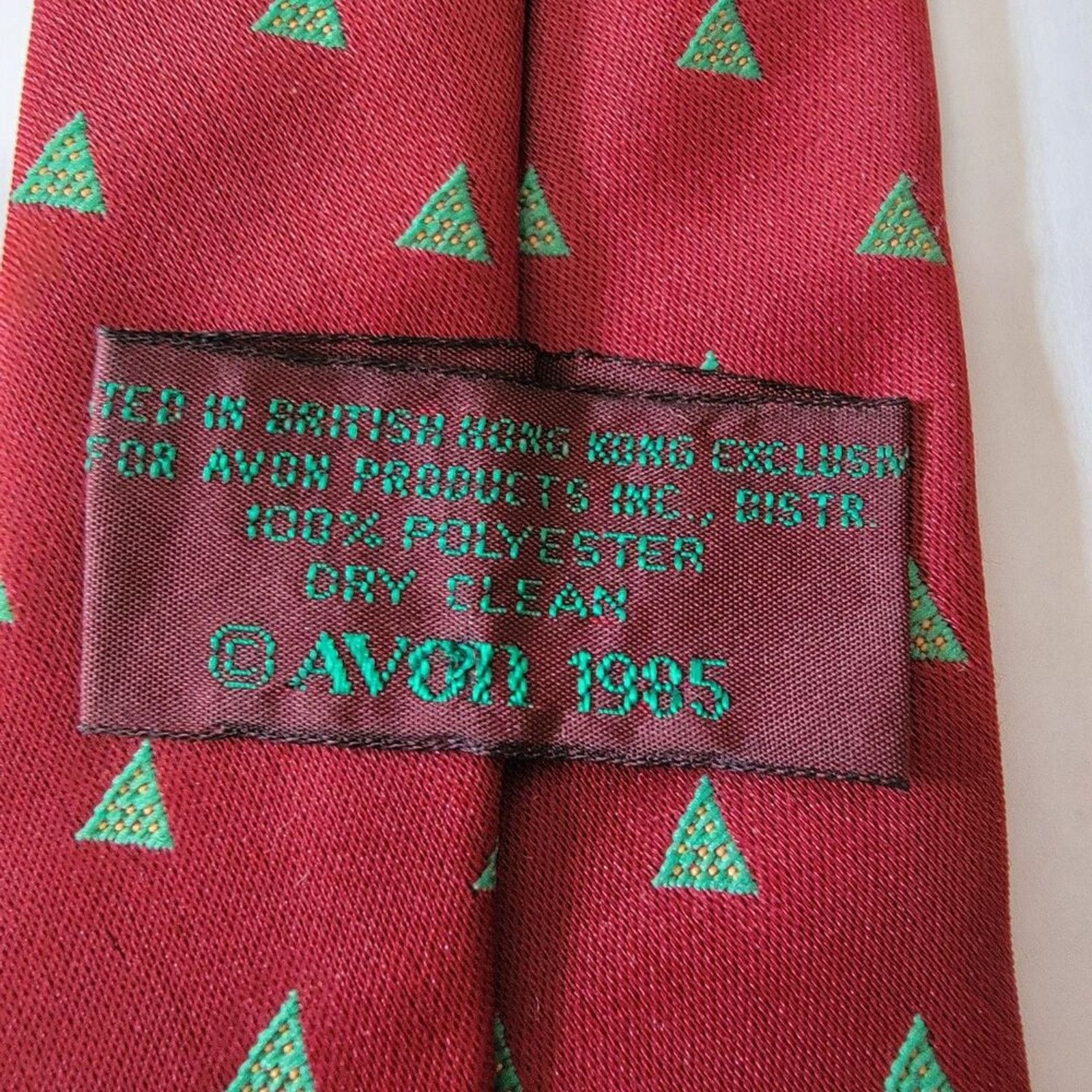 Other VINTAGE Avon Christmas Tie 1985- Green Triangles- Maroon Size ONE SIZE - 4 Thumbnail