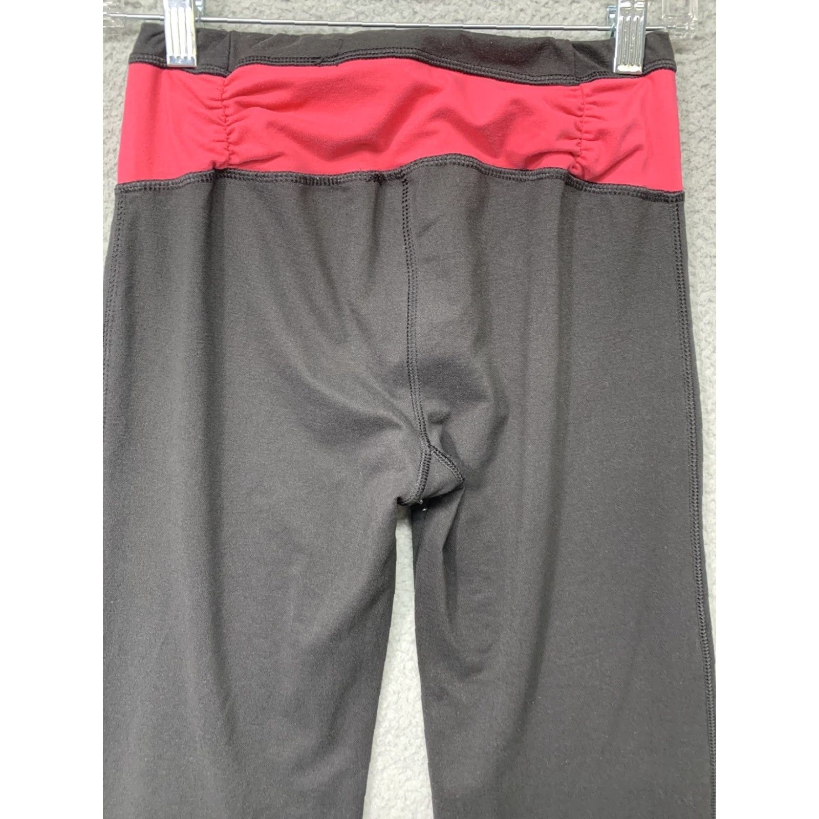 Bally Bally Pants Women’s Small Activewear Yoga Athletic Stretch Black Pink Capri 90% Polyester 10% Spandex Size 28" / US 6 / IT 42 - 6 Thumbnail