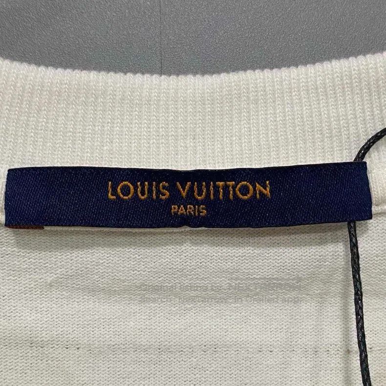 Louis Vuitton Louis Vuitton Flocked Bullet Screen Logo Short Sleeve. Size US S / EU 44-46 / 1 - 5 Thumbnail