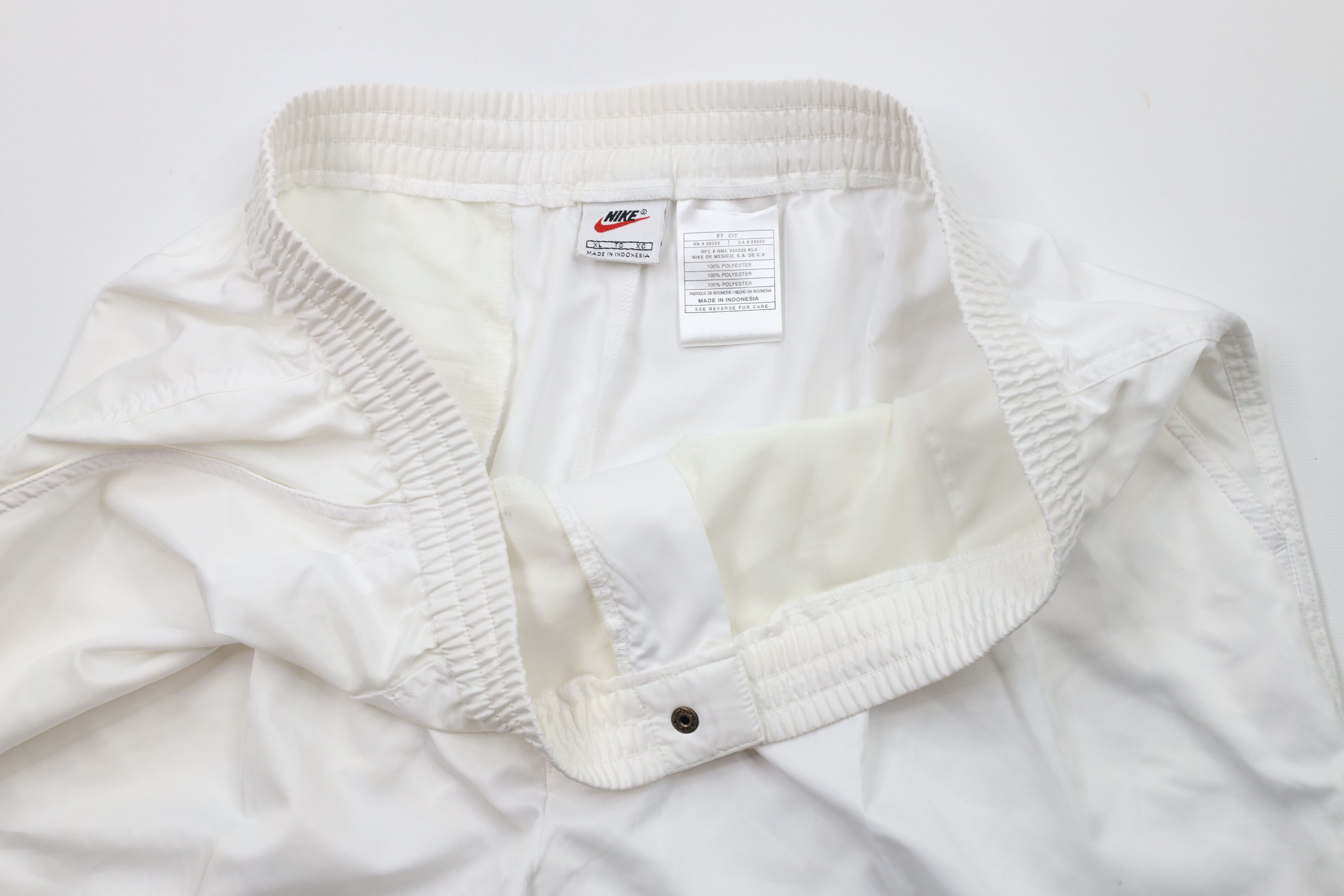 Nike × Vintage Vintage 90s Nike Challenge Court Knee Tennis Shorts White Size US 36 / EU 52 - 10 Thumbnail