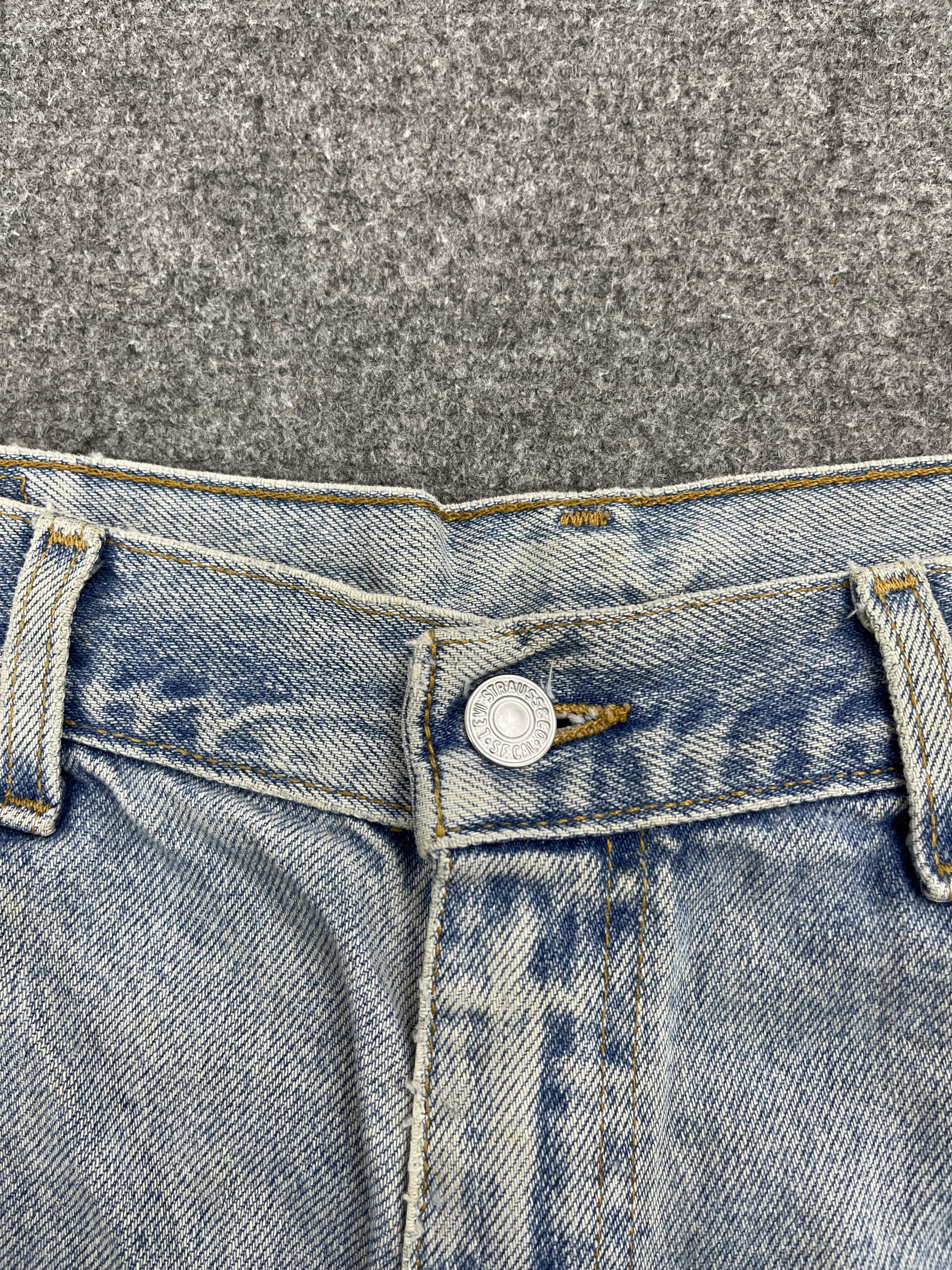 Levi's 90s Vintage Levis Relaxed Light Washed Dirty Jeans DP2581 Size US 36 / EU 52 - 10 Thumbnail