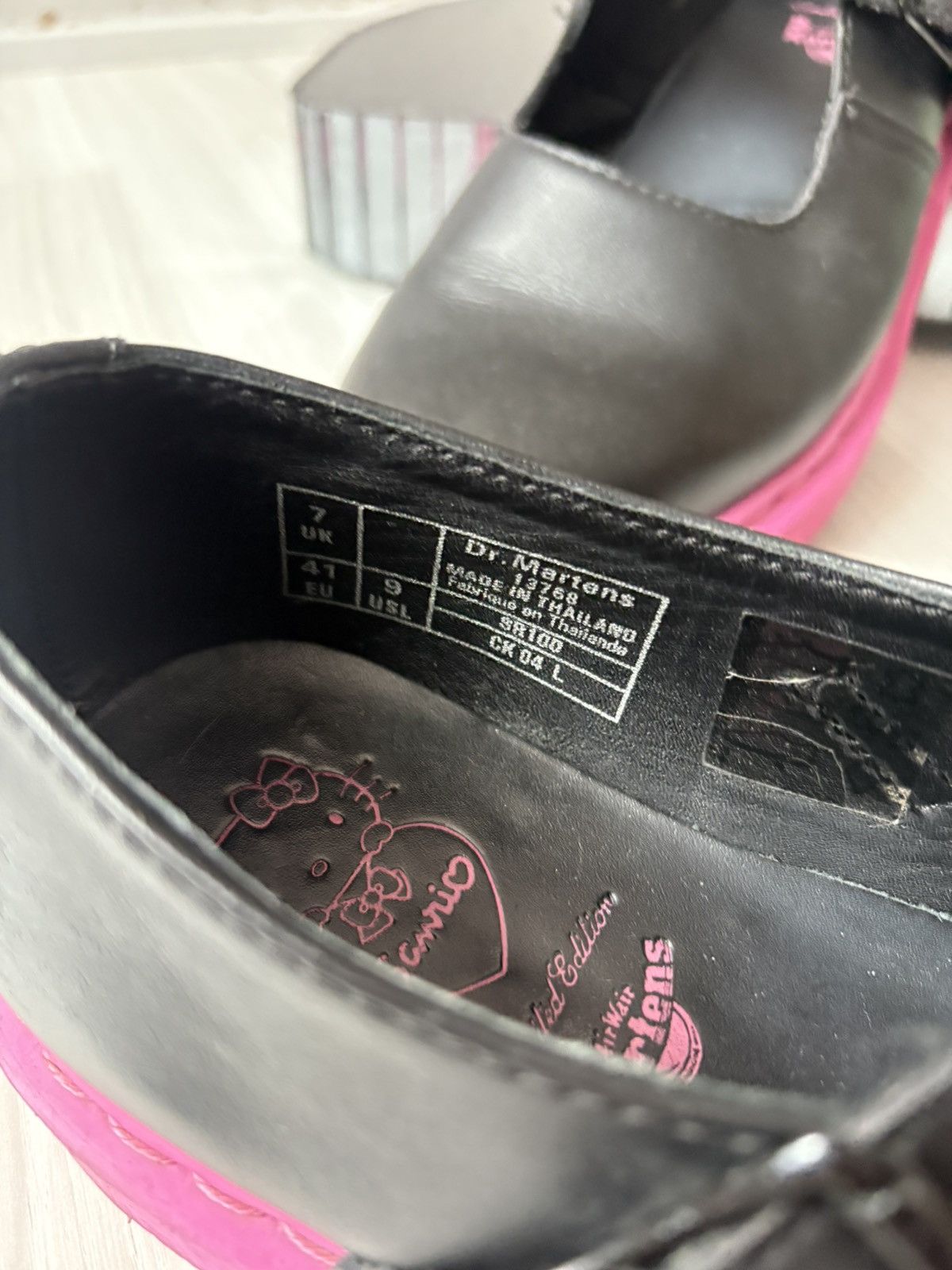Dr. Martens Dr Martens x Hello Kitty 2010 mary janes Size US 11 / IT 41 - 14 Thumbnail