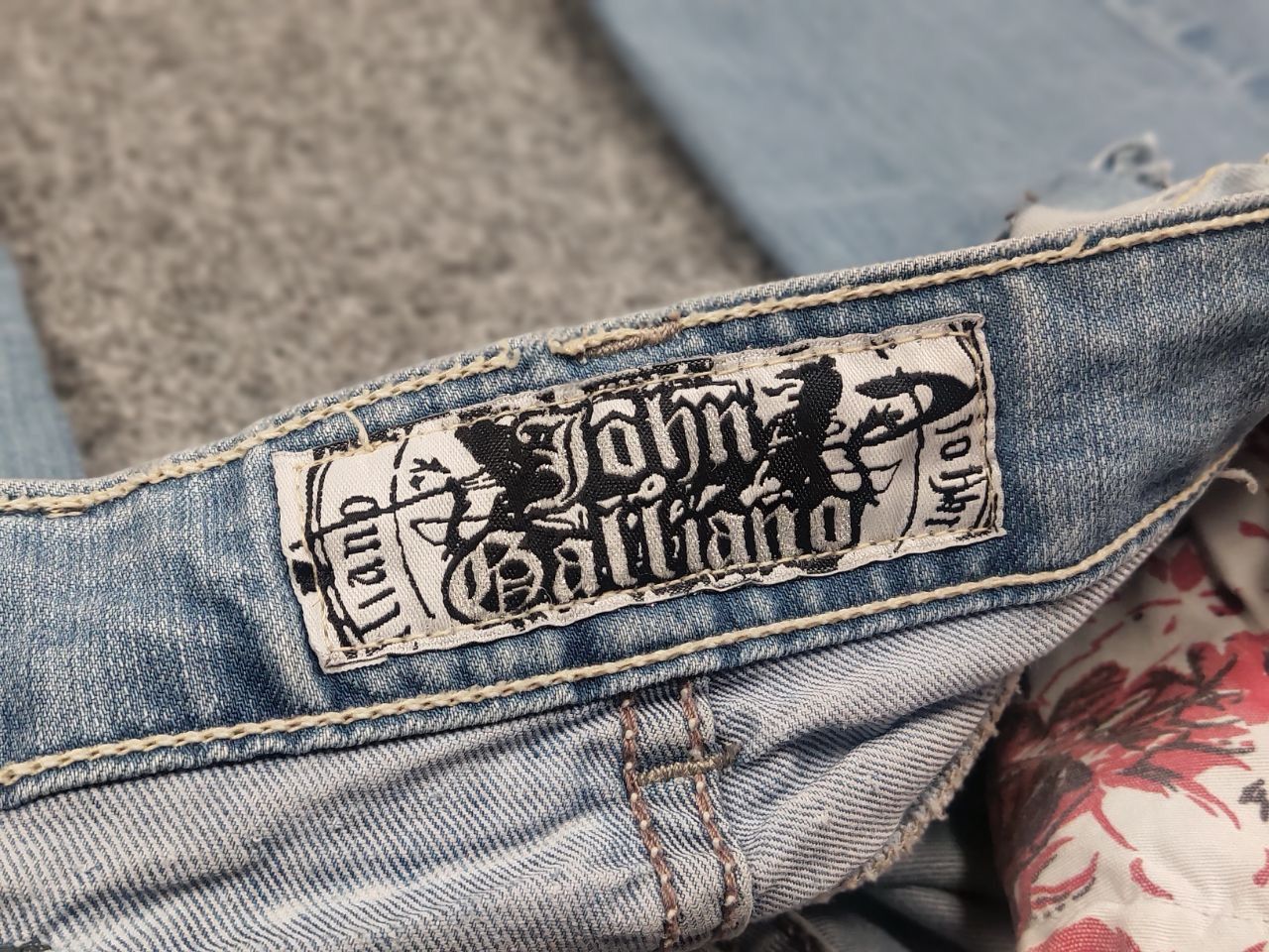 John Galliano Vintage John Galliano Y2K Style Metal Logo Faded Denim Jeans Size US 29 - 13 Thumbnail