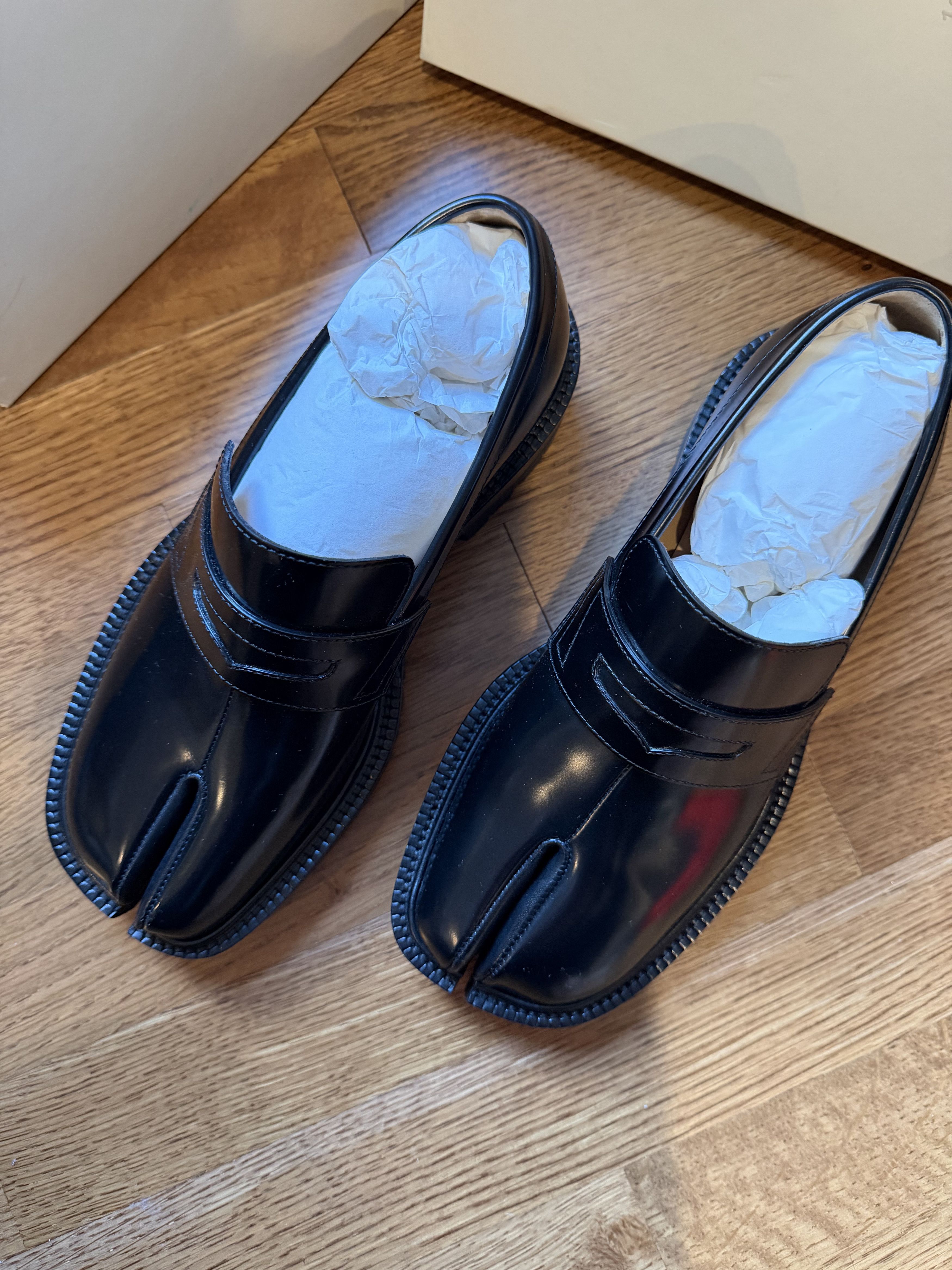 Maison Margiela Women's Black Tabi Loafers Size US 7 / IT 37 - 2 Thumbnail
