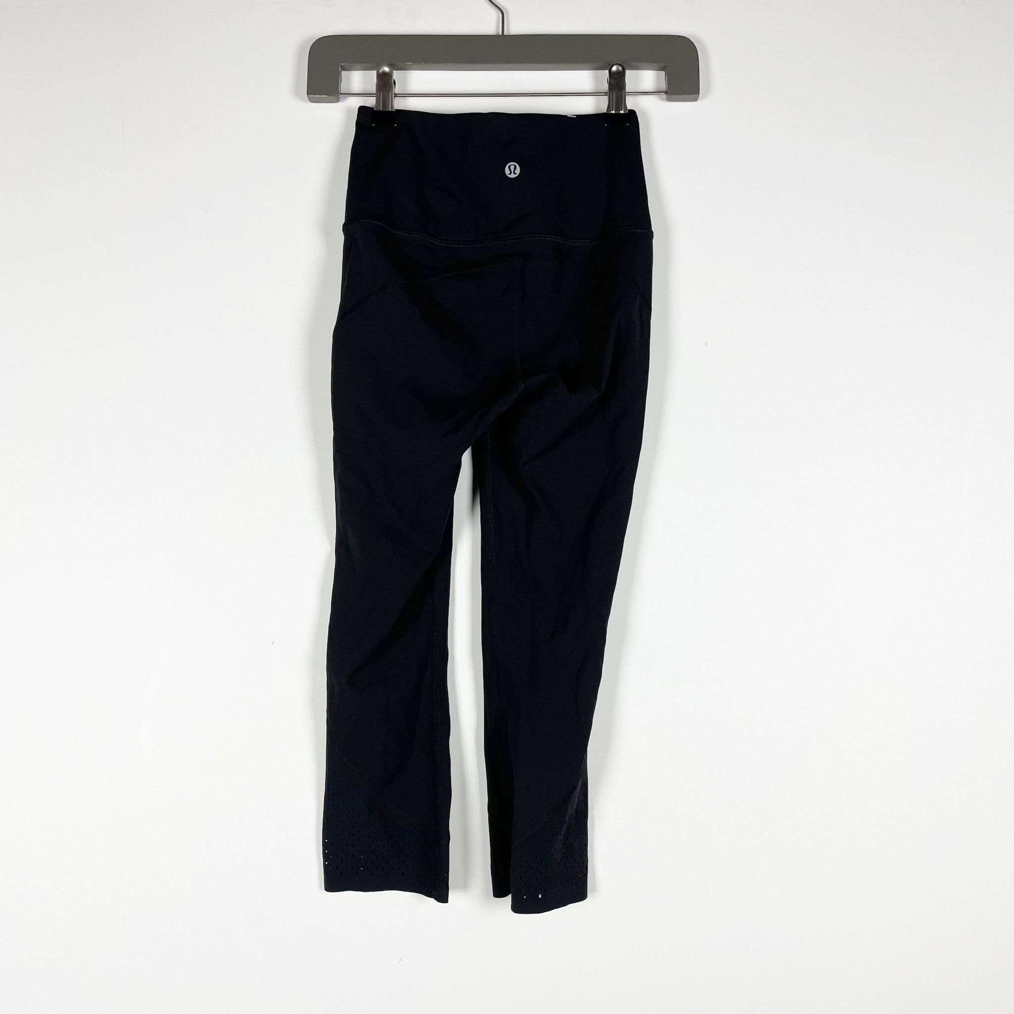 Lululemon Lululemon Women's Anew Crop Perforated Size 26" / US 2 / IT 38 - 2 Thumbnail