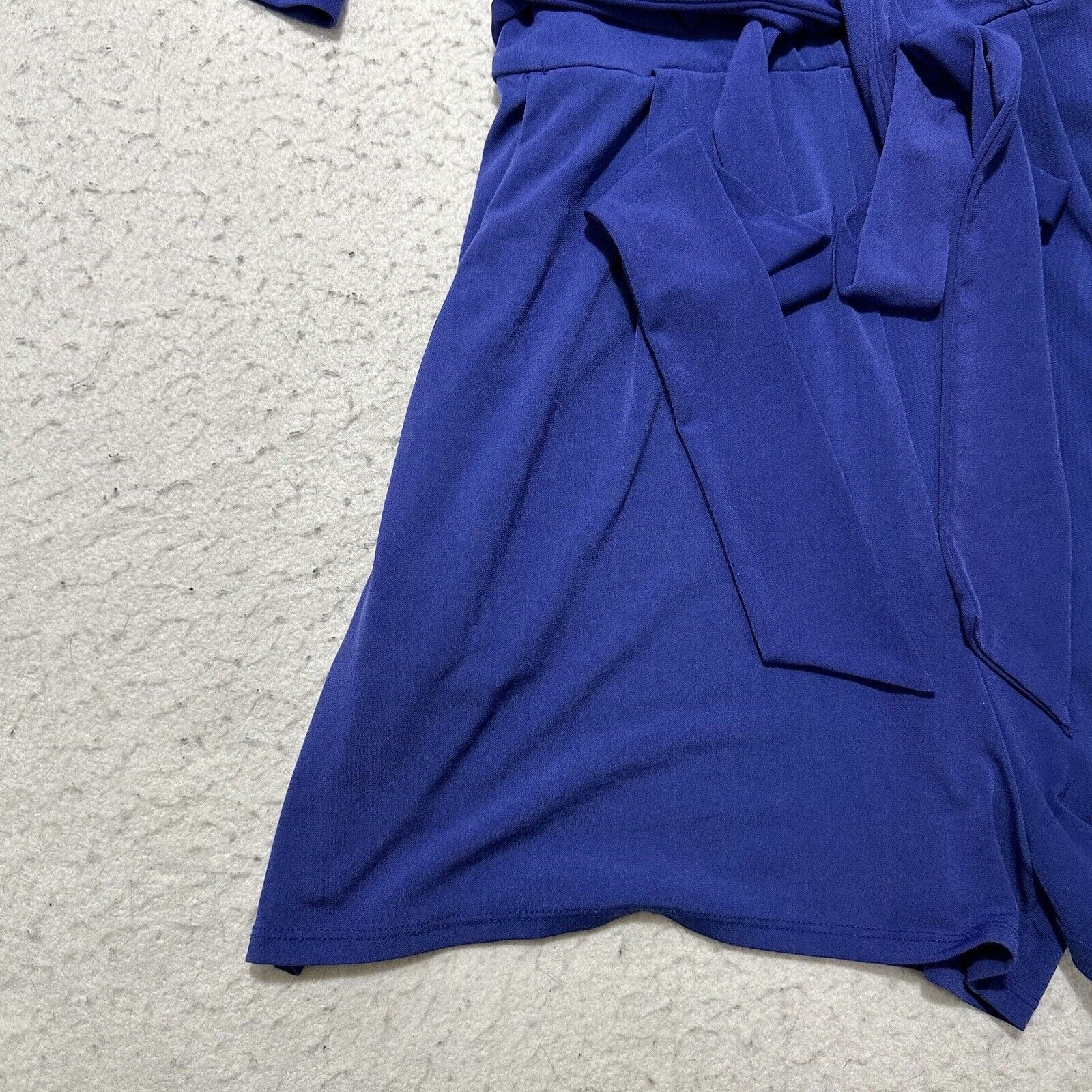 Express Express XS V-Neck Wrap Romper Short Sleeve 2" Inseam Tie Size 26" / US 2 / IT 38 - 7 Thumbnail