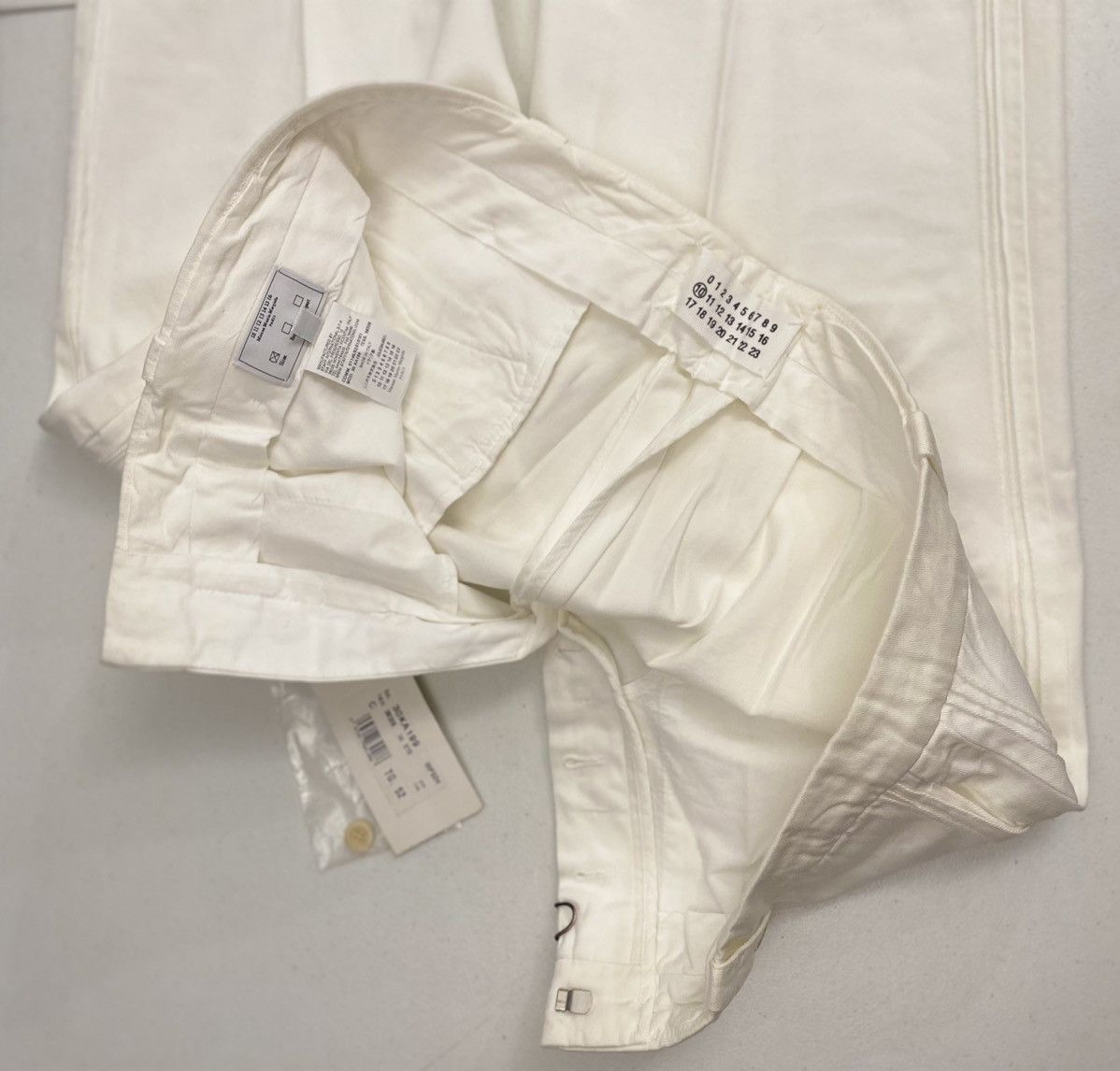 Maison Margiela Maison Margiela 🇮🇹 White Triple Pleated Seam Trouser 52 NEW Size US 36 / EU 52 - 5 Thumbnail