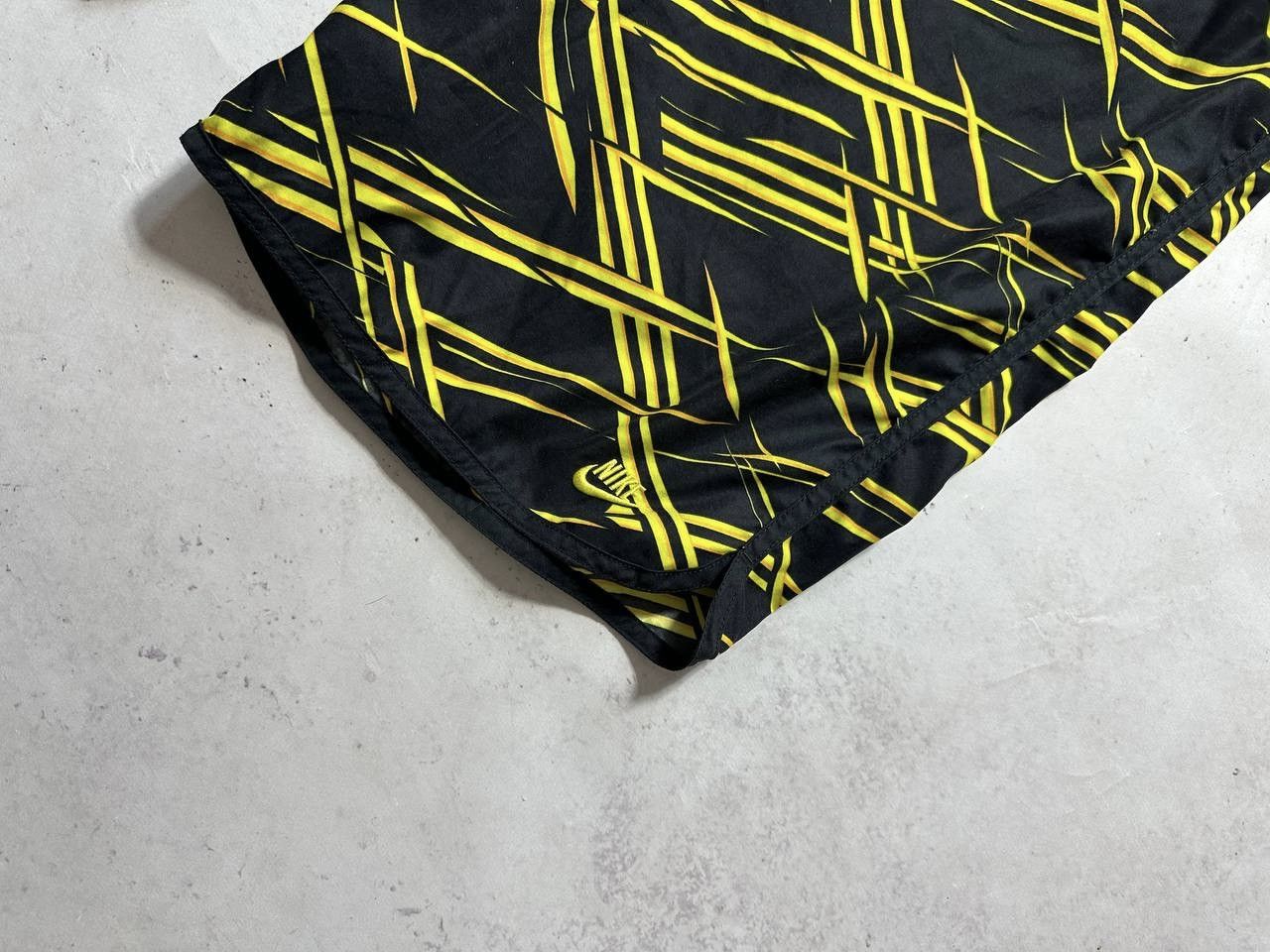 Nike Vintage Nike Swoosh Baggy Nylon Shorts Y2K XL Size US 36 / EU 52 - 4 Thumbnail