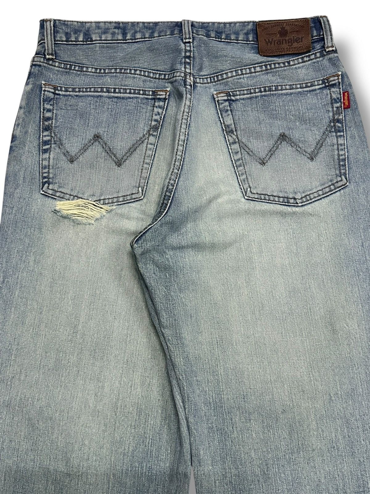 Wrangler Authentic Wrangler Baggy Jeans With Patch Distressed Faded Size US 31 - 6 Thumbnail