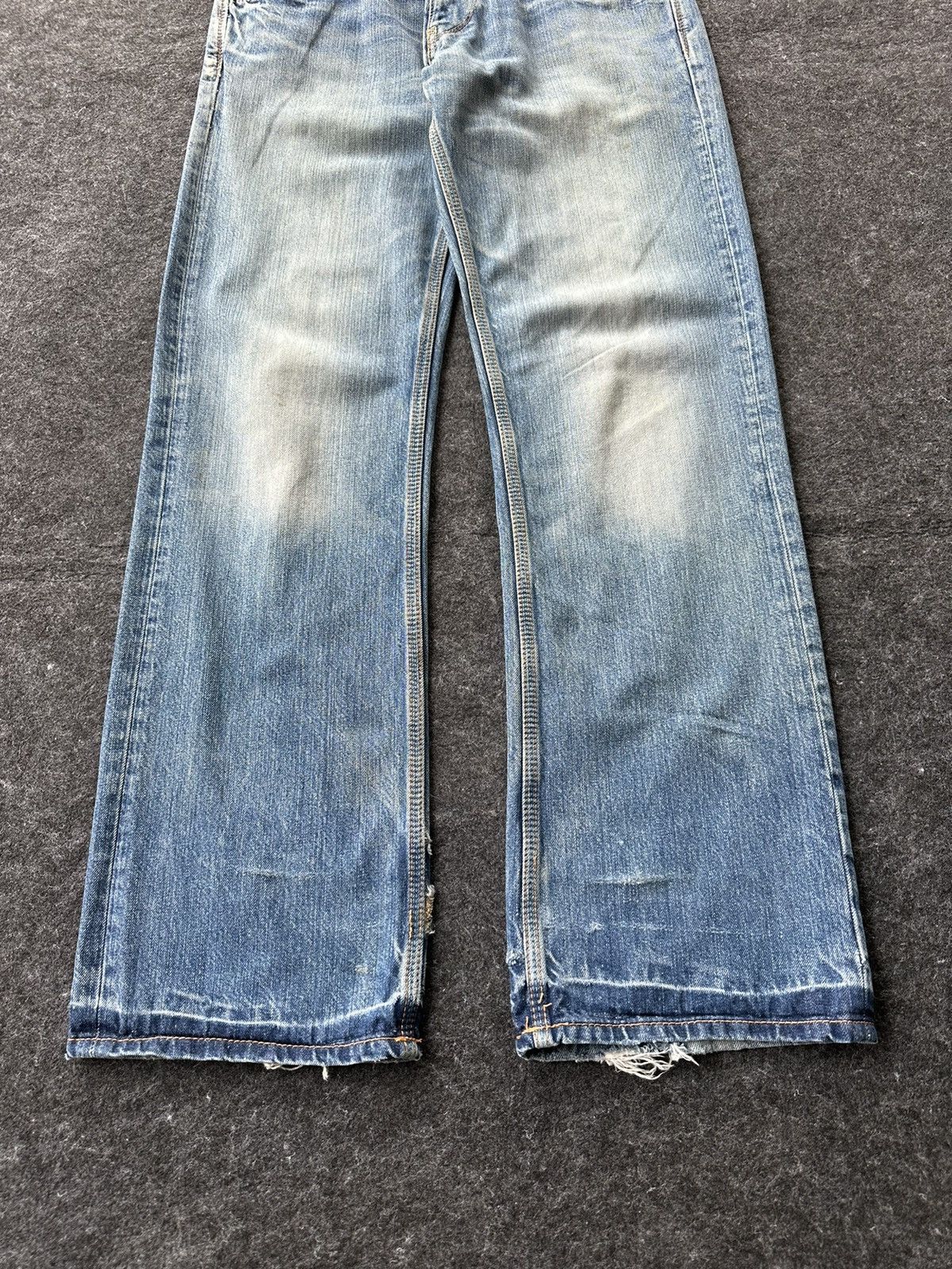 Tommy Hilfiger Tommy Hilfiger Heritage Worn Distressed Denim D453 Size US 30 / EU 46 - 2 Thumbnail