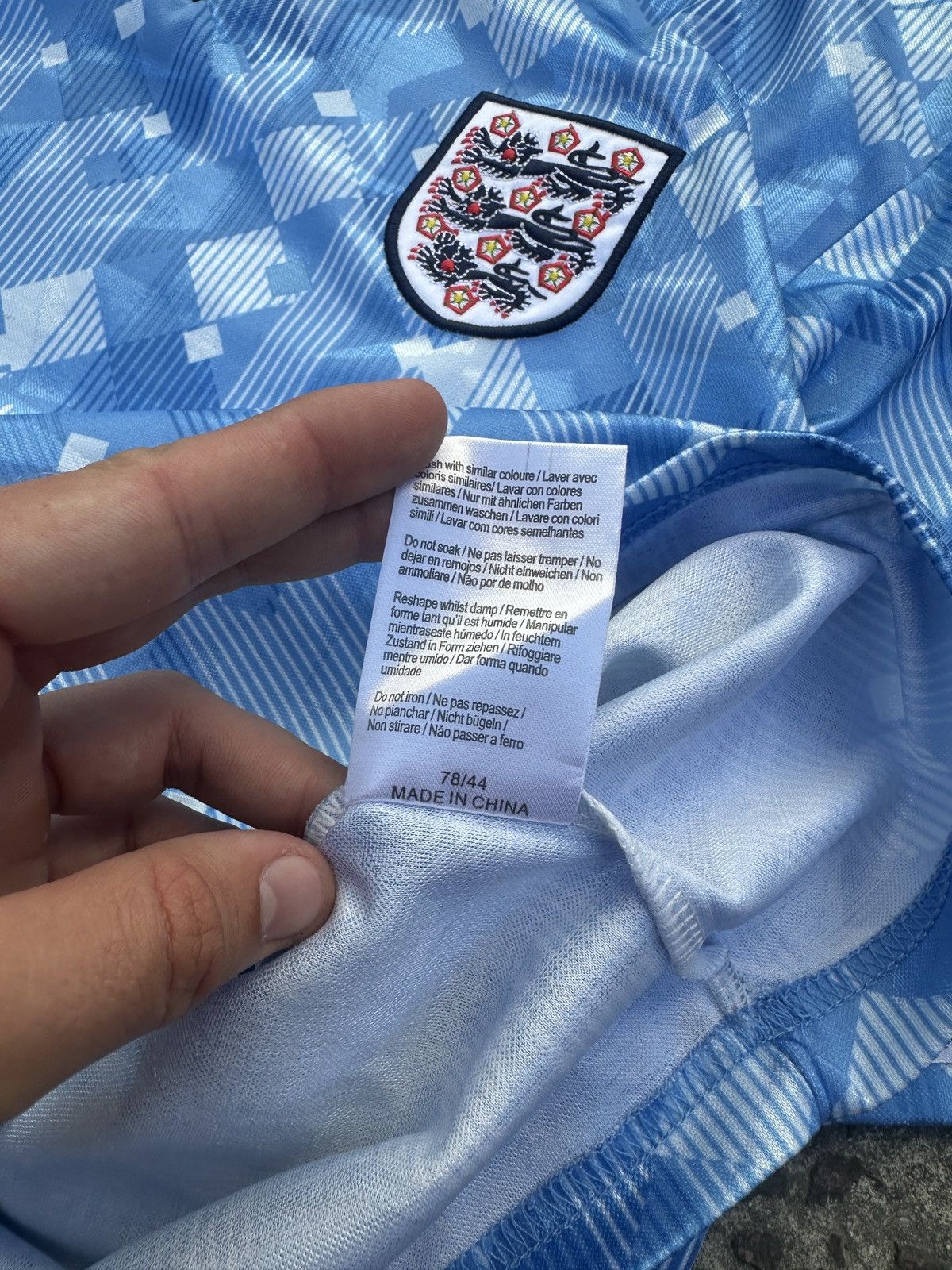 Umbro Vintage Umbro England Soccer Jersey Blokecore Style Rare VTg Size US M / EU 48-50 / 2 - 4 Thumbnail