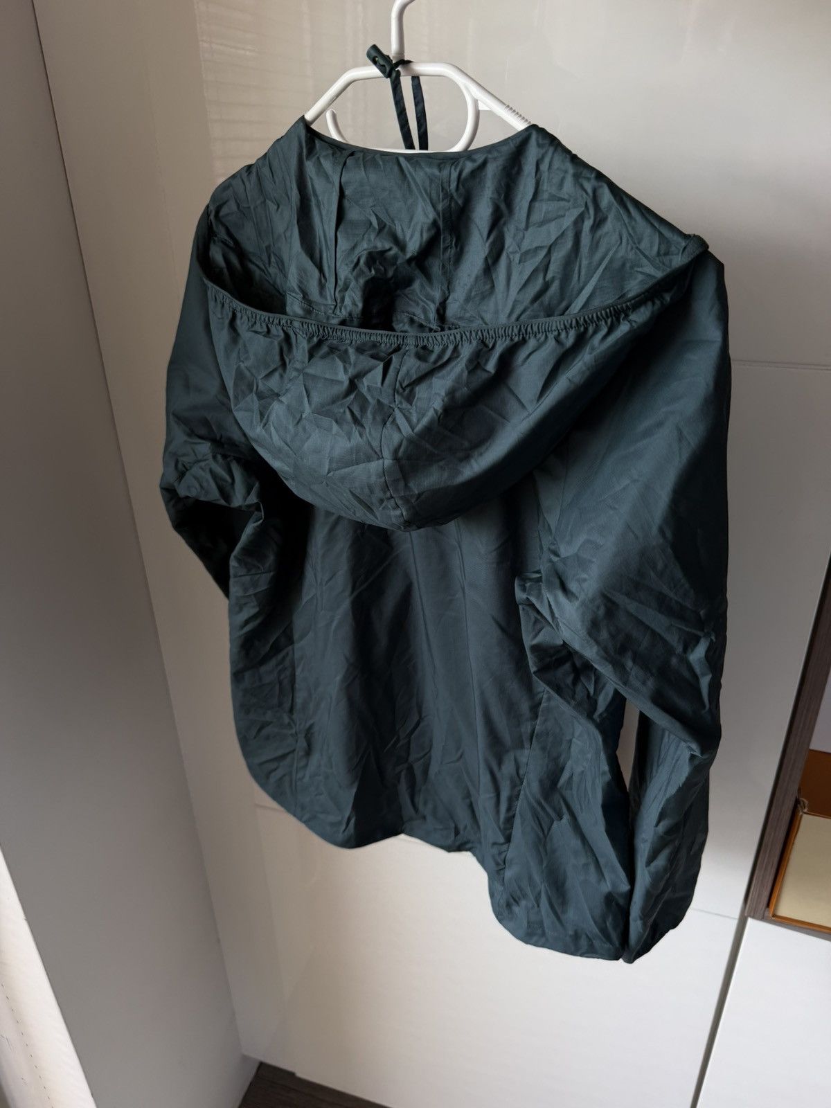 Uniqlo Uniqlo Hybrid Packable Outwear Monochrome Urban Style Jacket Size S / US 4 / IT 40 - 7 Thumbnail