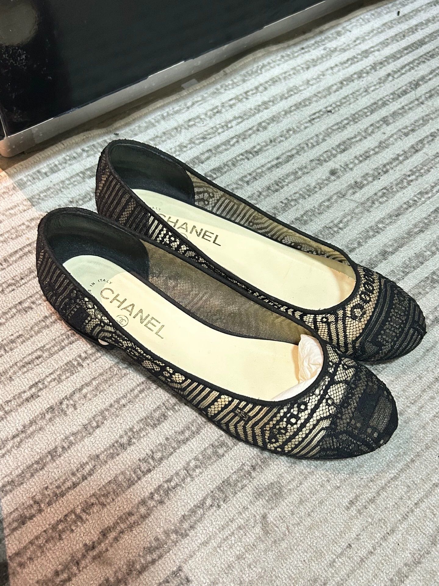 Chanel Chanel round-toe black cutout flat shoes size 39 Size US 8.5 / IT 38.5 - 1 Thumbnail